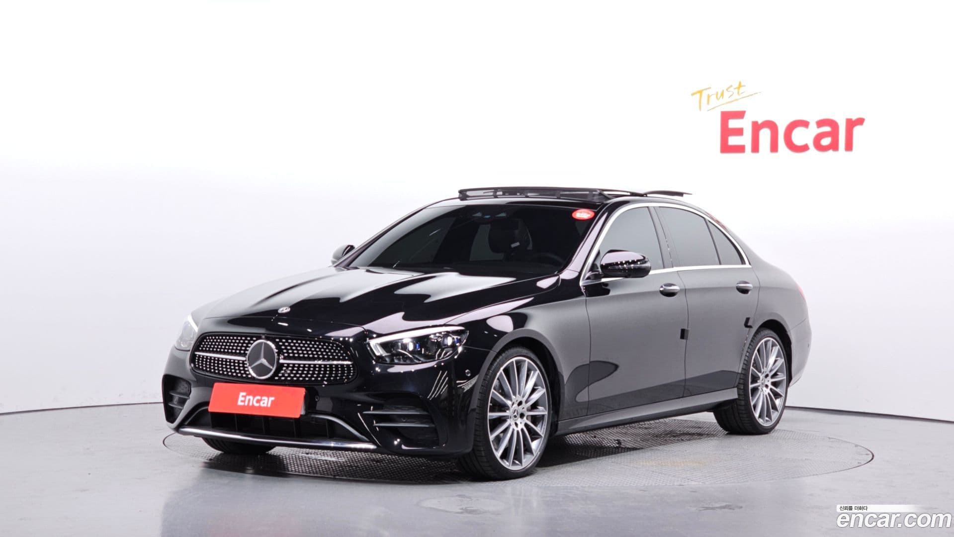 Main__Slider__Photo:E-Class Mercedes-Benz 2022.9-0