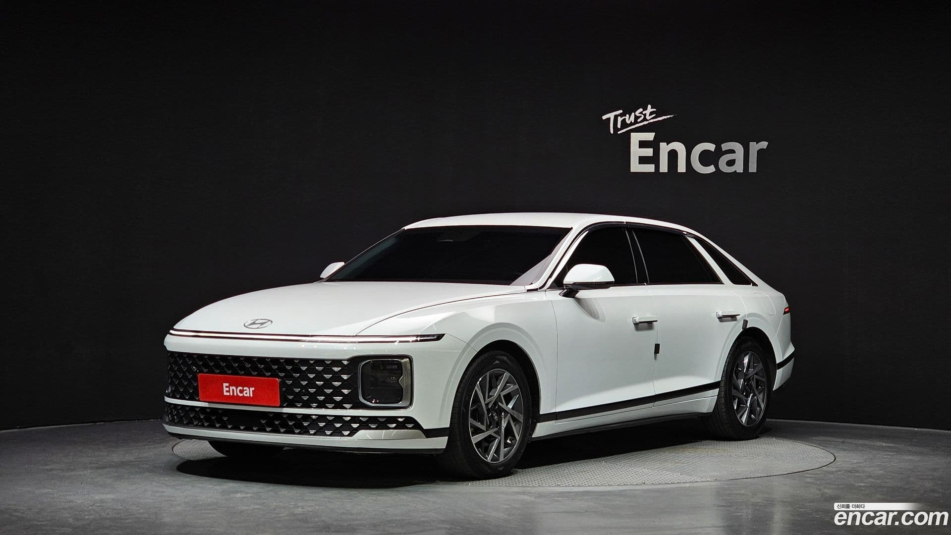 Main__Slider__Photo:Grandeur Hyundai 2023.10-0