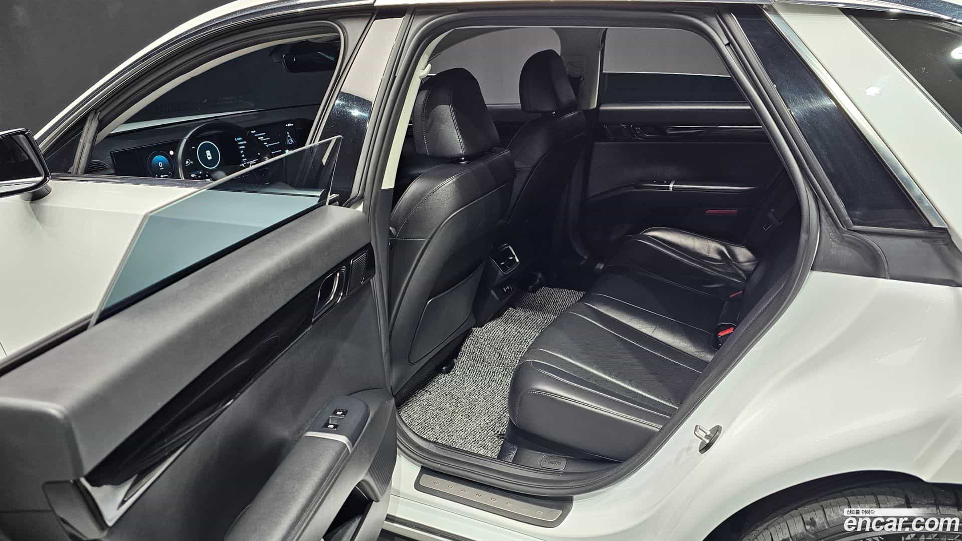 Grandeur Hyundai 2023.10-OPTION-016