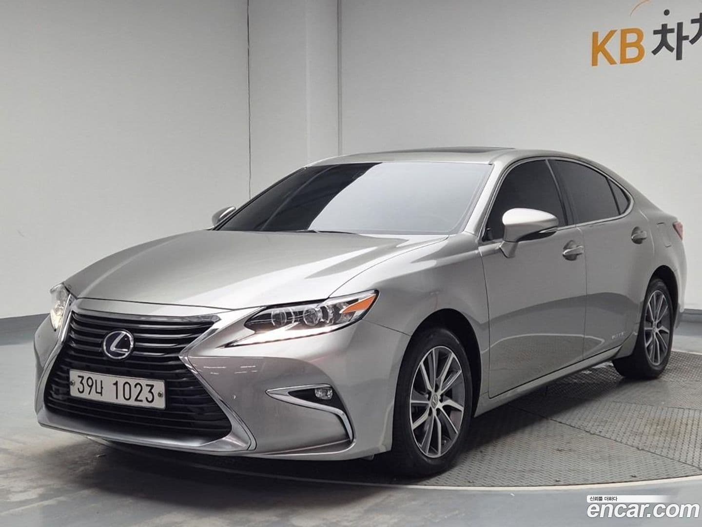 Main__Slider__Photo:ES Lexus 2017.11-0