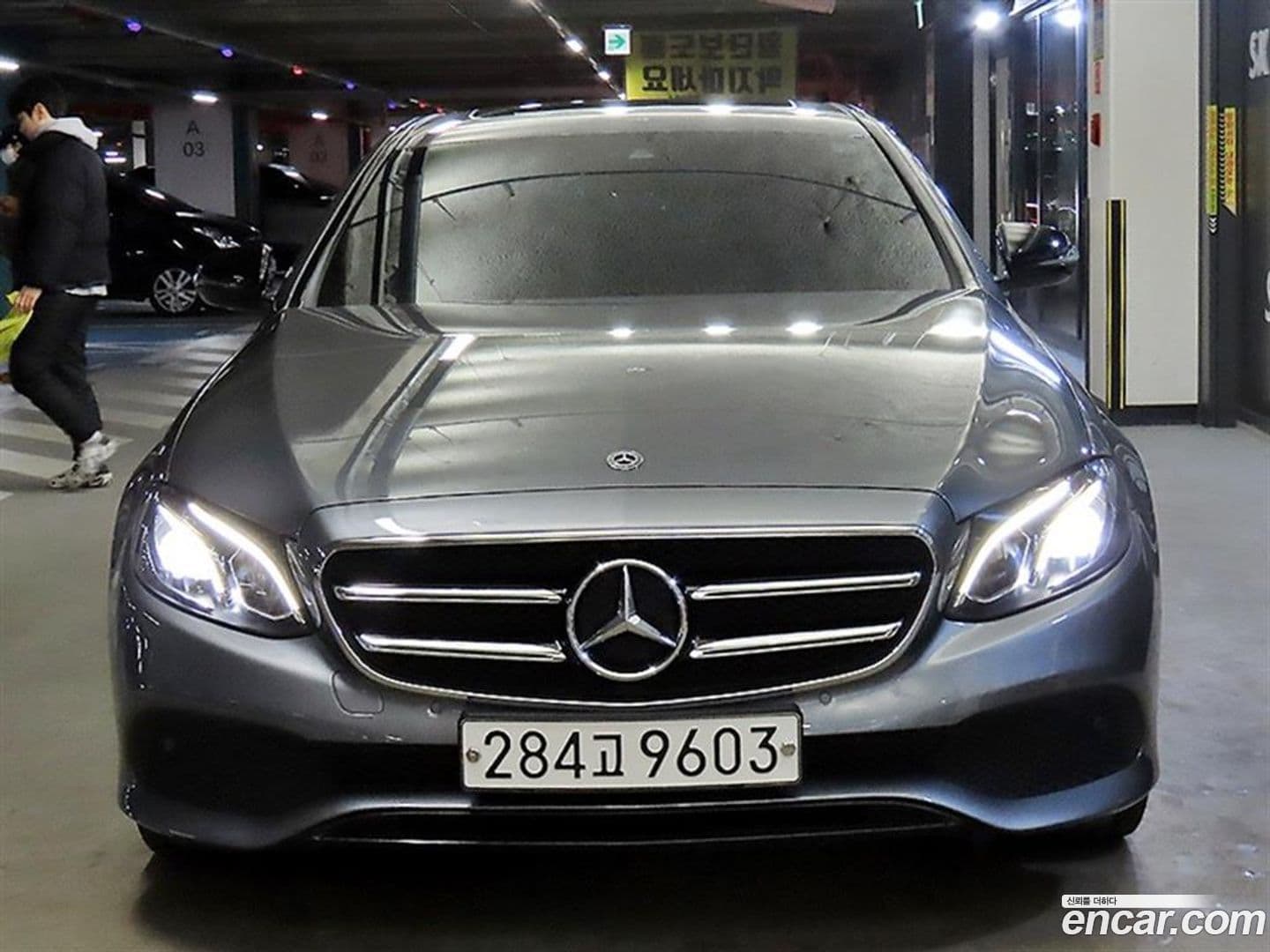 Main__Slider__Photo:E-Class Mercedes-Benz 2020.5-0