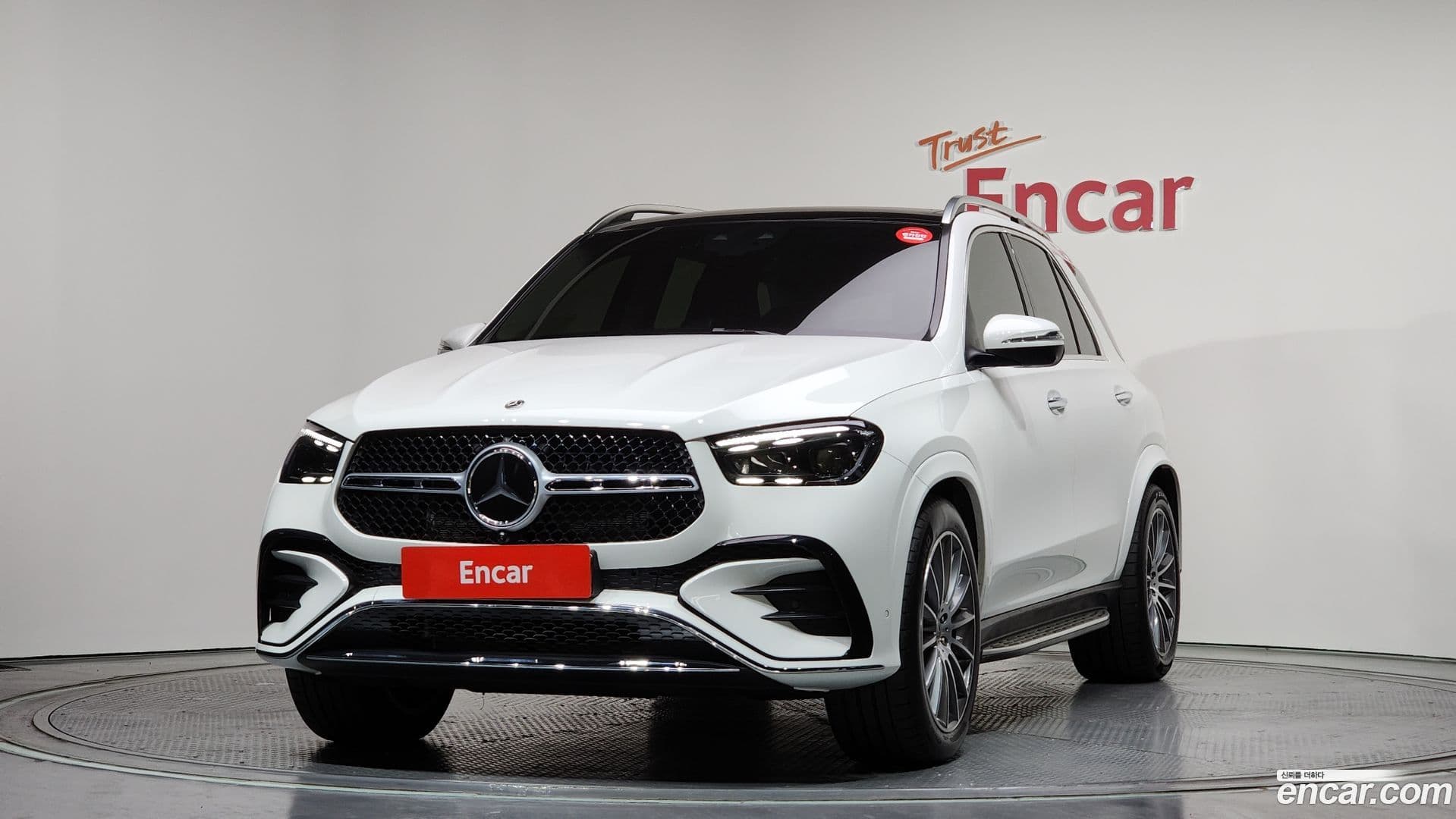 Main__Slider__Photo:GLE-Class Mercedes-Benz 2025.4-0