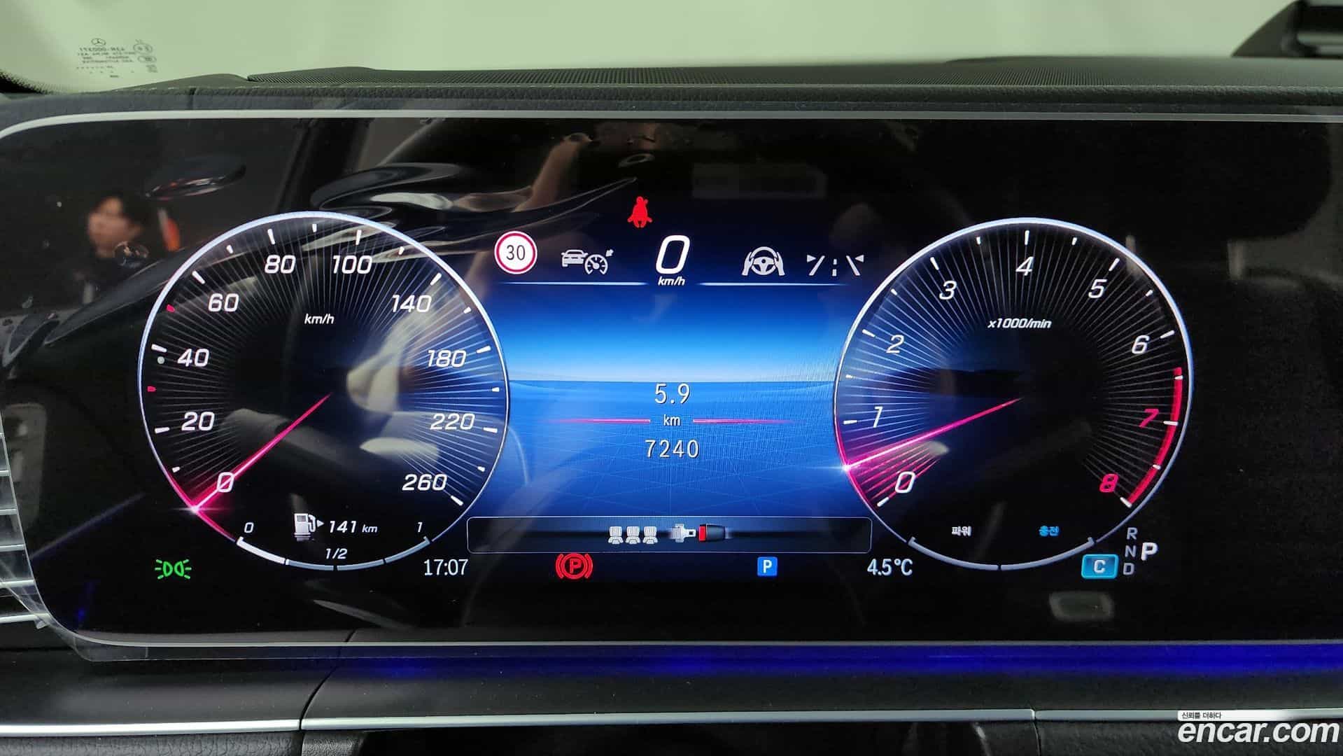 GLE-Class Mercedes-Benz 2025.4-INNER-008