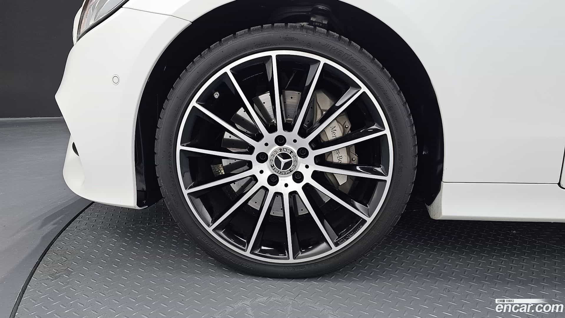 E-Class Mercedes-Benz 2019.6-OUTER-005