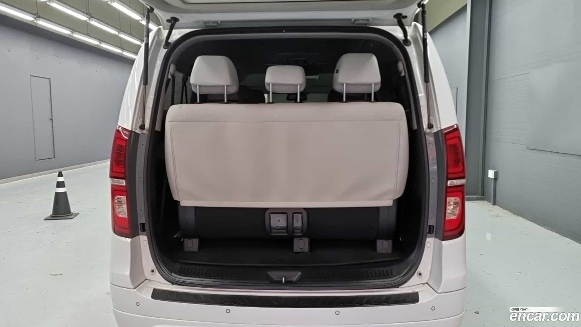 Starex Hyundai 2019.6-OPTION-016