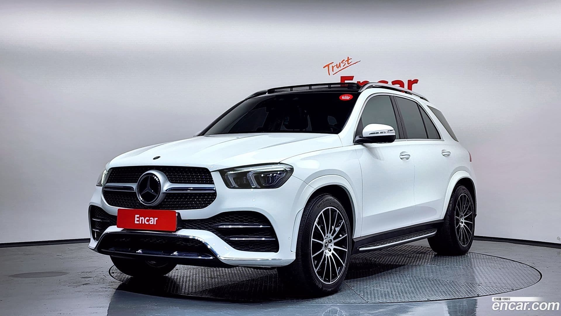 Main__Slider__Photo:GLE-Class Mercedes-Benz 2021.10-0