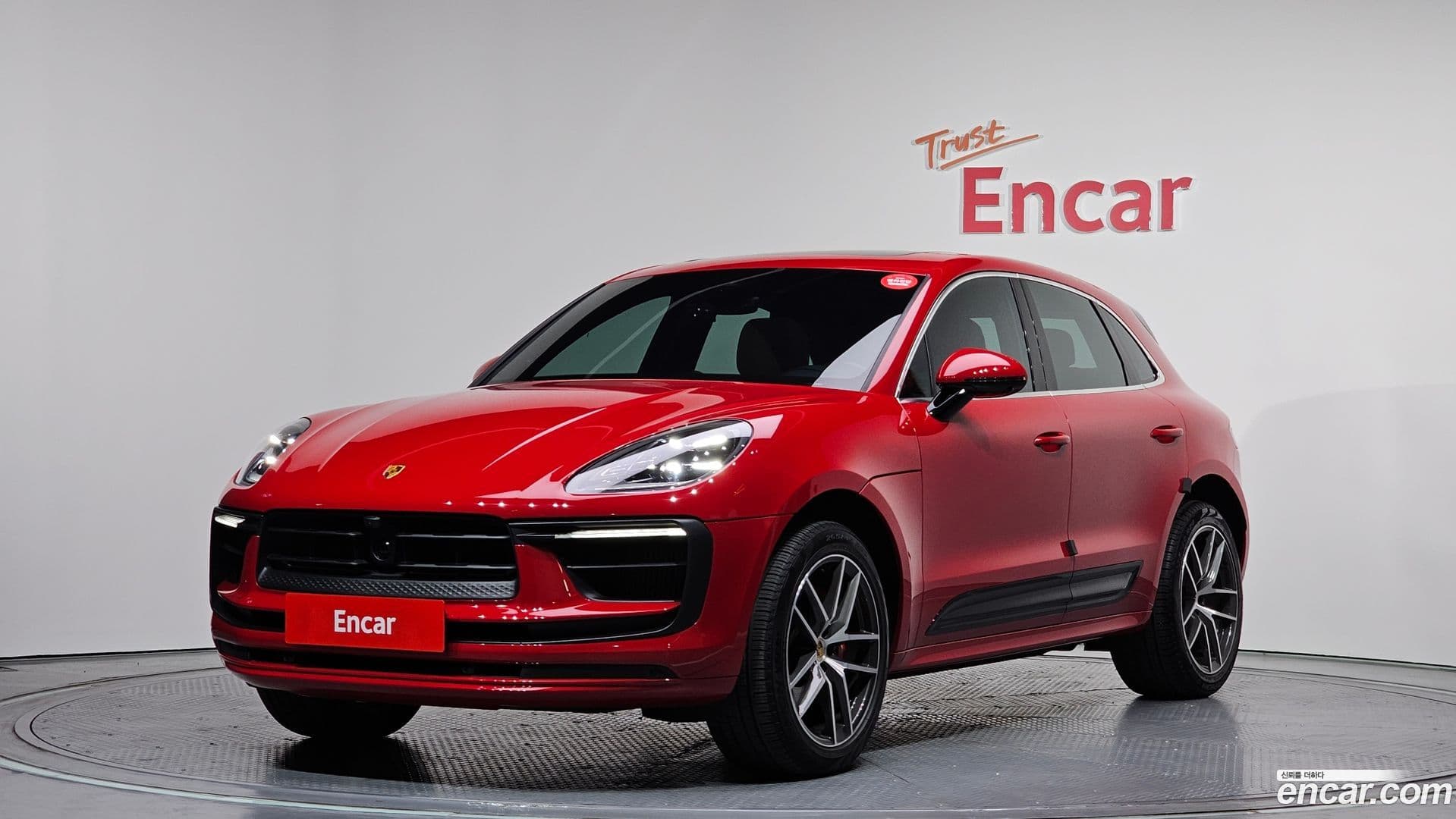 Main__Slider__Photo:Macan Porsche 2023.10-0