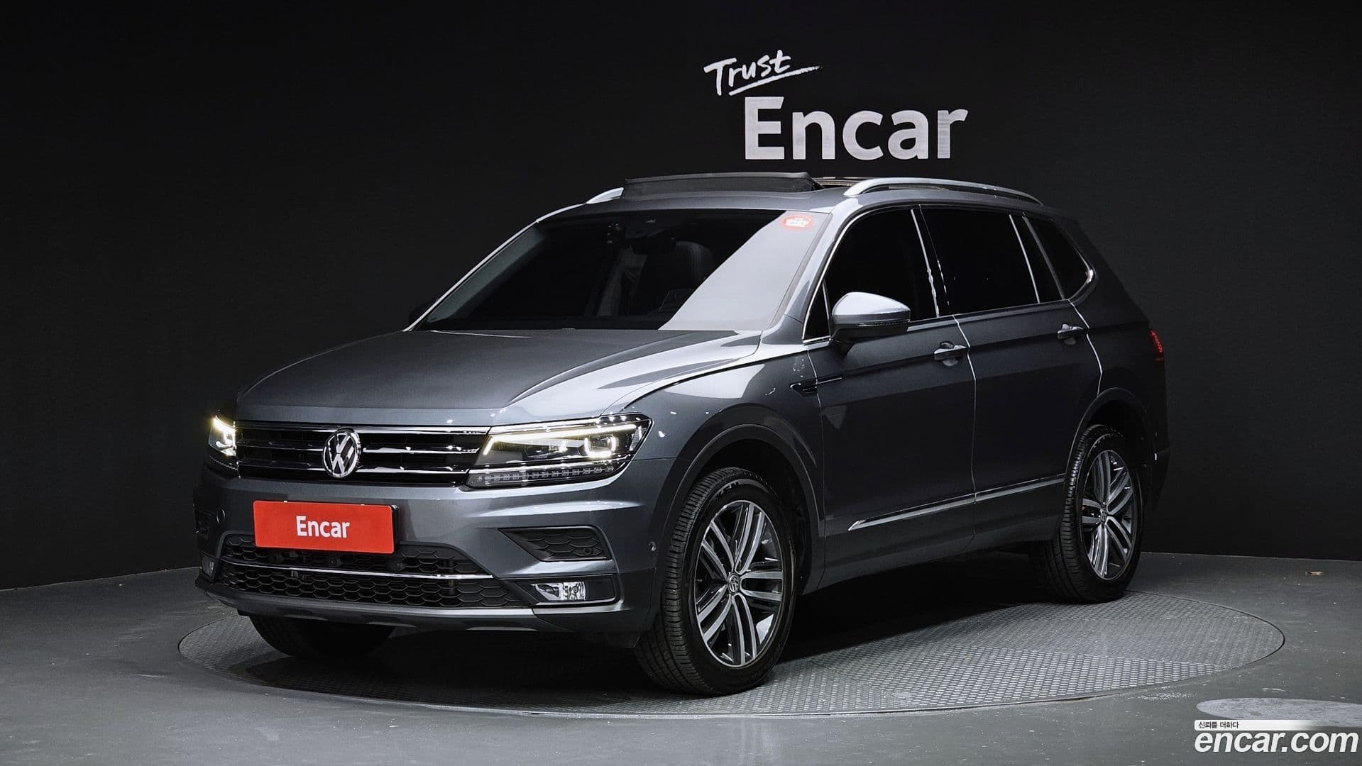 Main__Slider__Photo:Tiguan Volkswagen 2020.10-0
