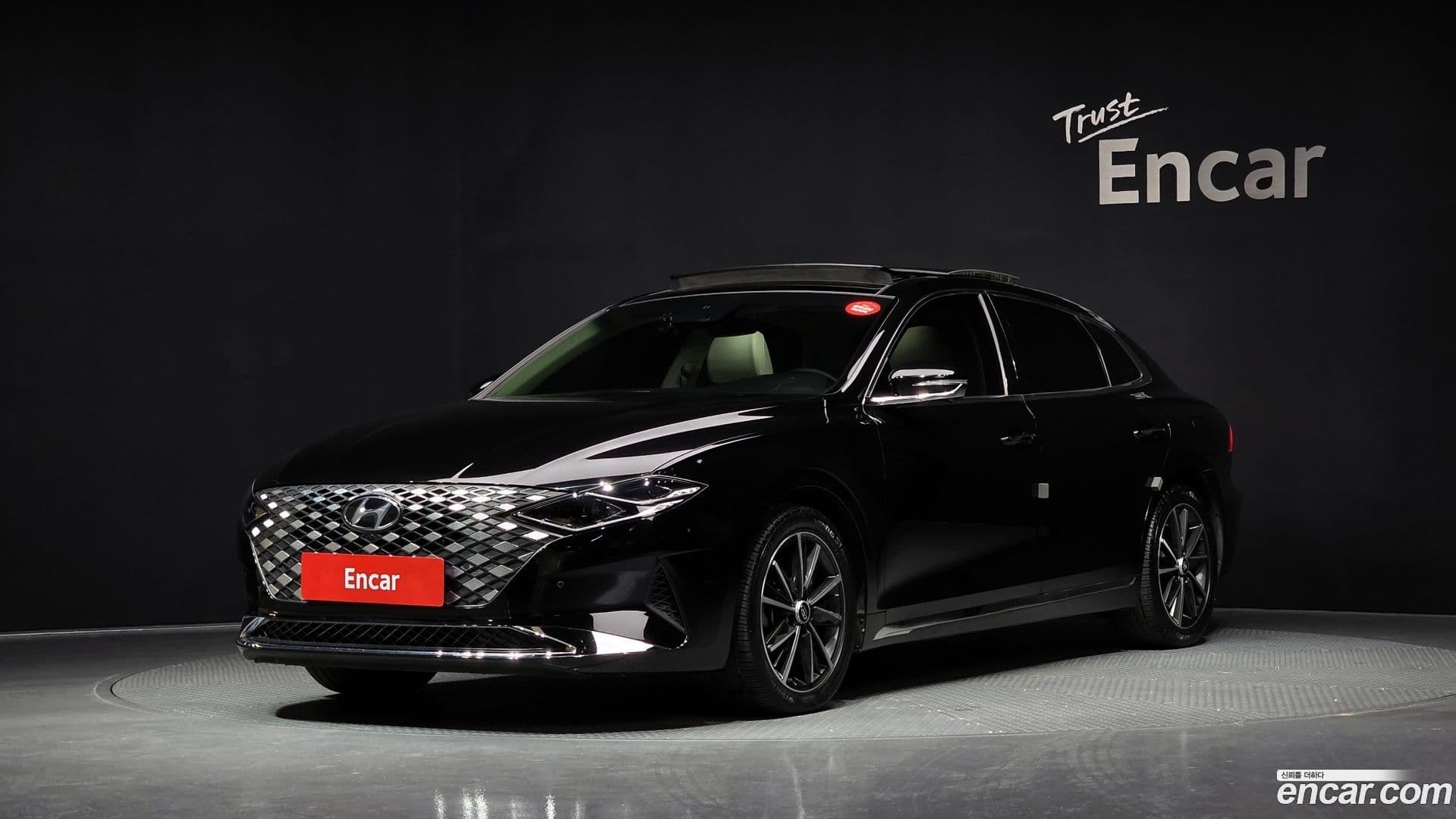 Main__Slider__Photo:Grandeur Hyundai 2021.10-0