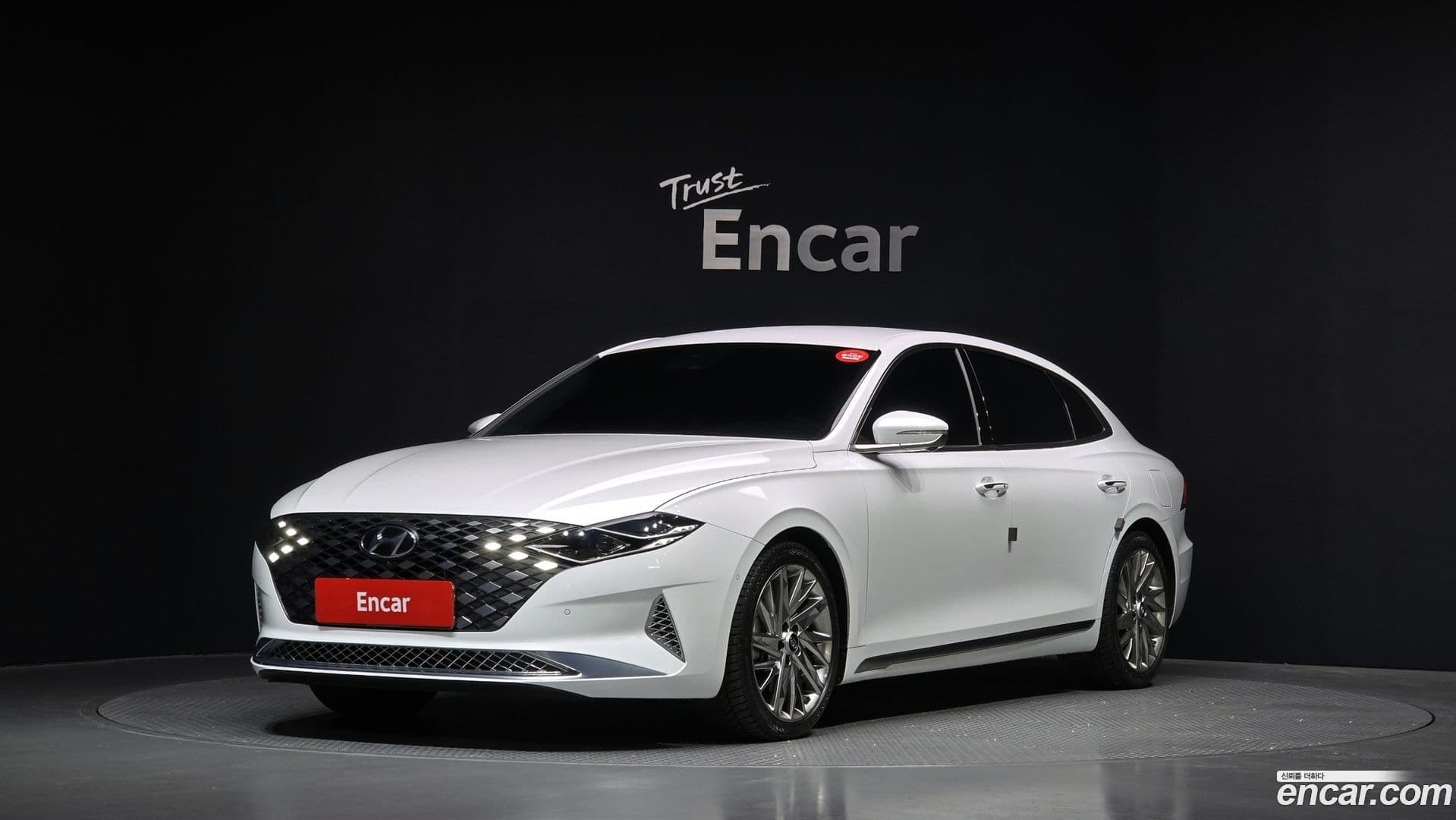 Main__Slider__Photo:Grandeur Hyundai 2022.6-0