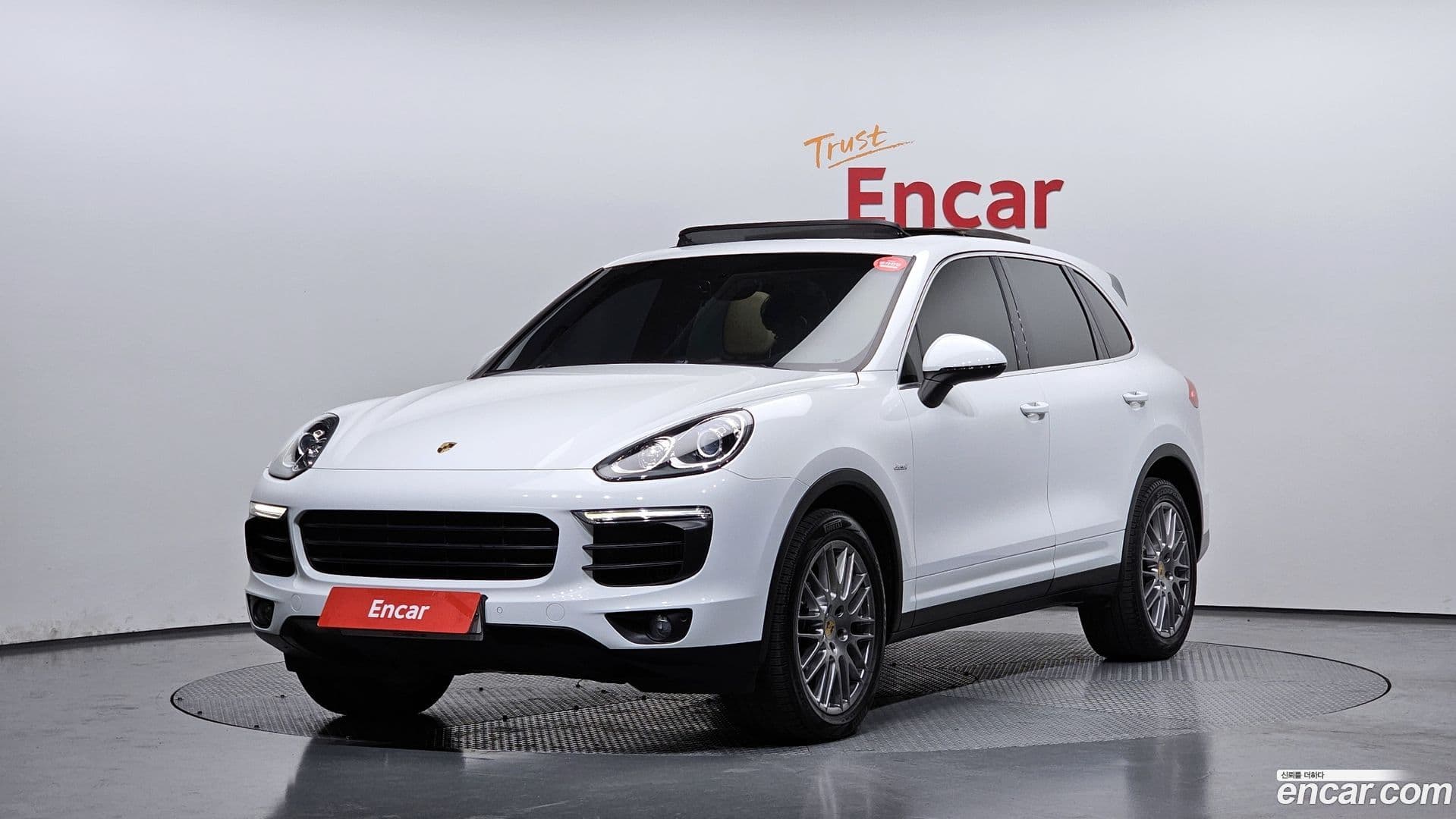 Main__Slider__Photo:Cayenne Porsche 2016.4-0