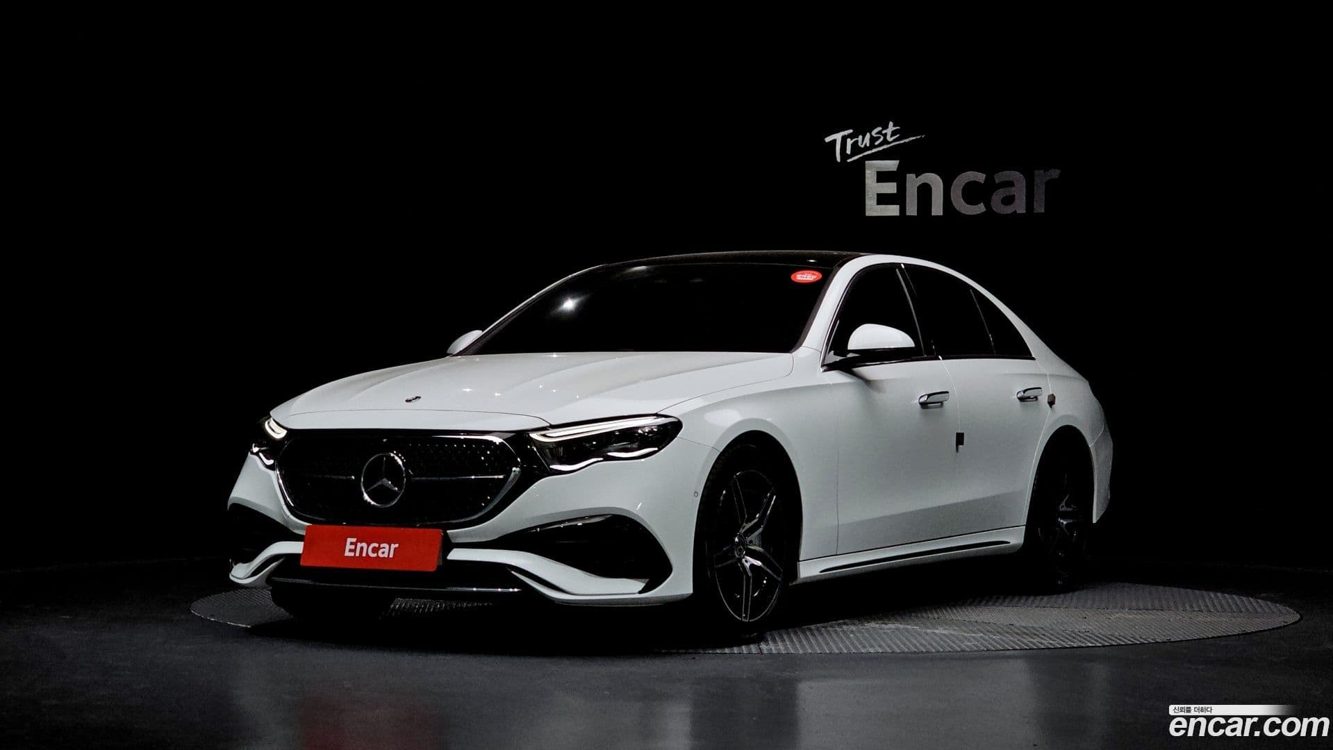 Main__Slider__Photo:E-Class Mercedes-Benz 2025.2-0
