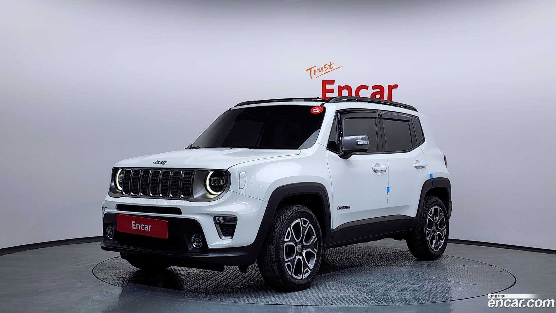 Main__Slider__Photo:Renegade Jeep 2019.9-0