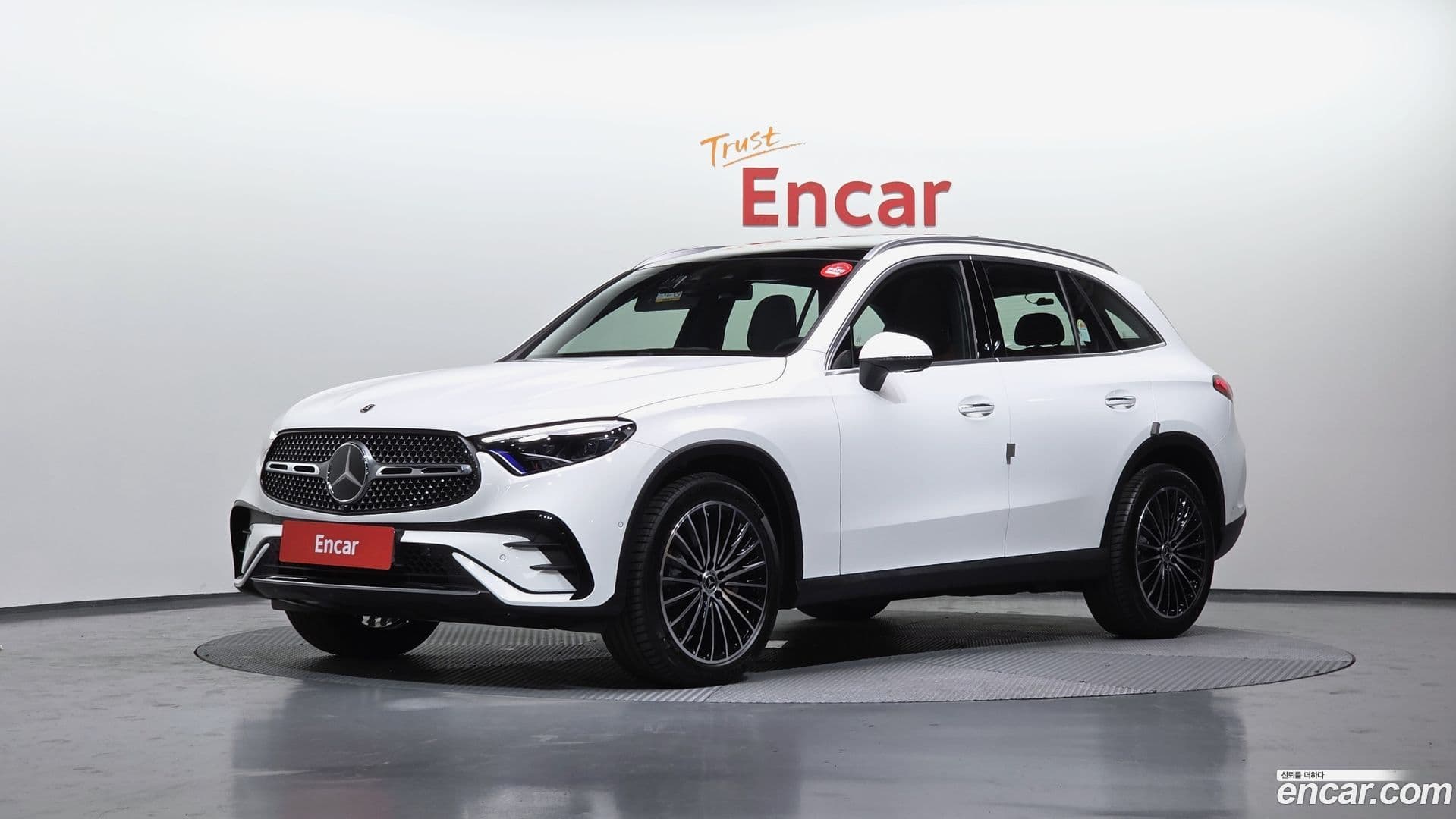 Main__Slider__Photo:GLC-Class Mercedes-Benz 2025.8-0