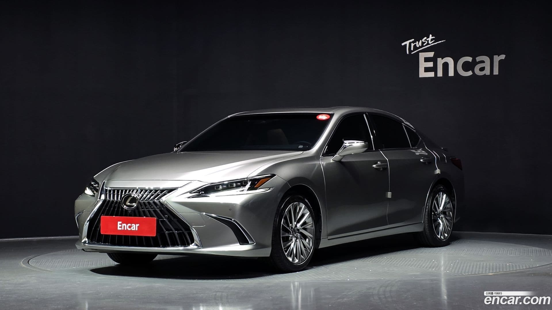 Main__Slider__Photo:ES Lexus 2024.1-0