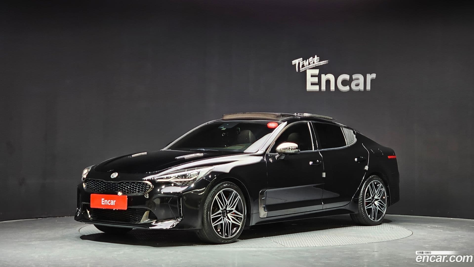 Main__Slider__Photo:Stinger Kia 2018.5-0