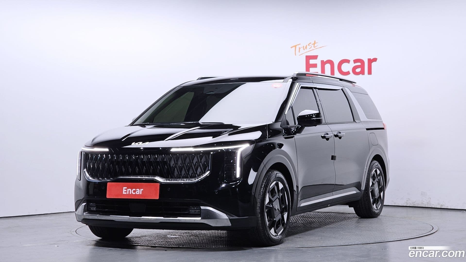 Main__Slider__Photo:Canival Kia 2025.4-0