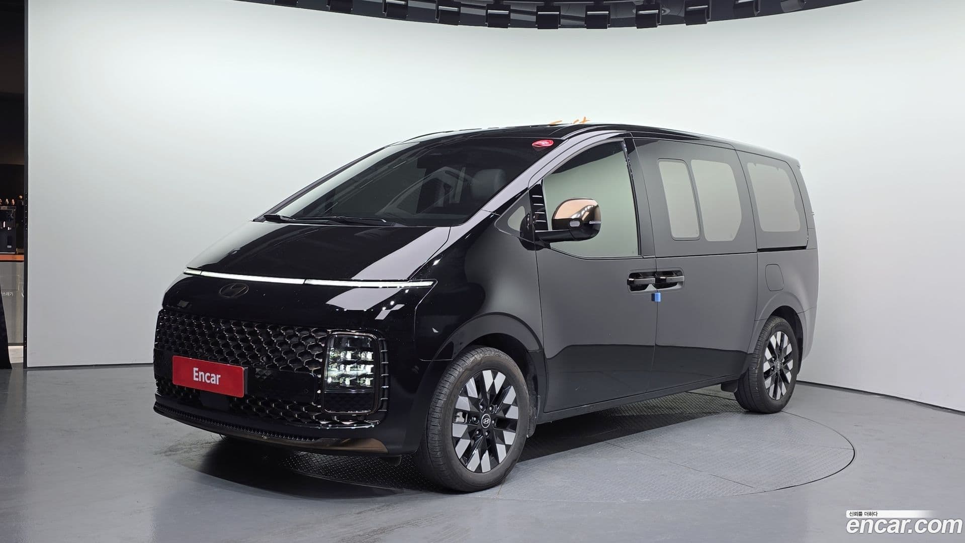 Main__Slider__Photo:Staria Hyundai 2024.11-0