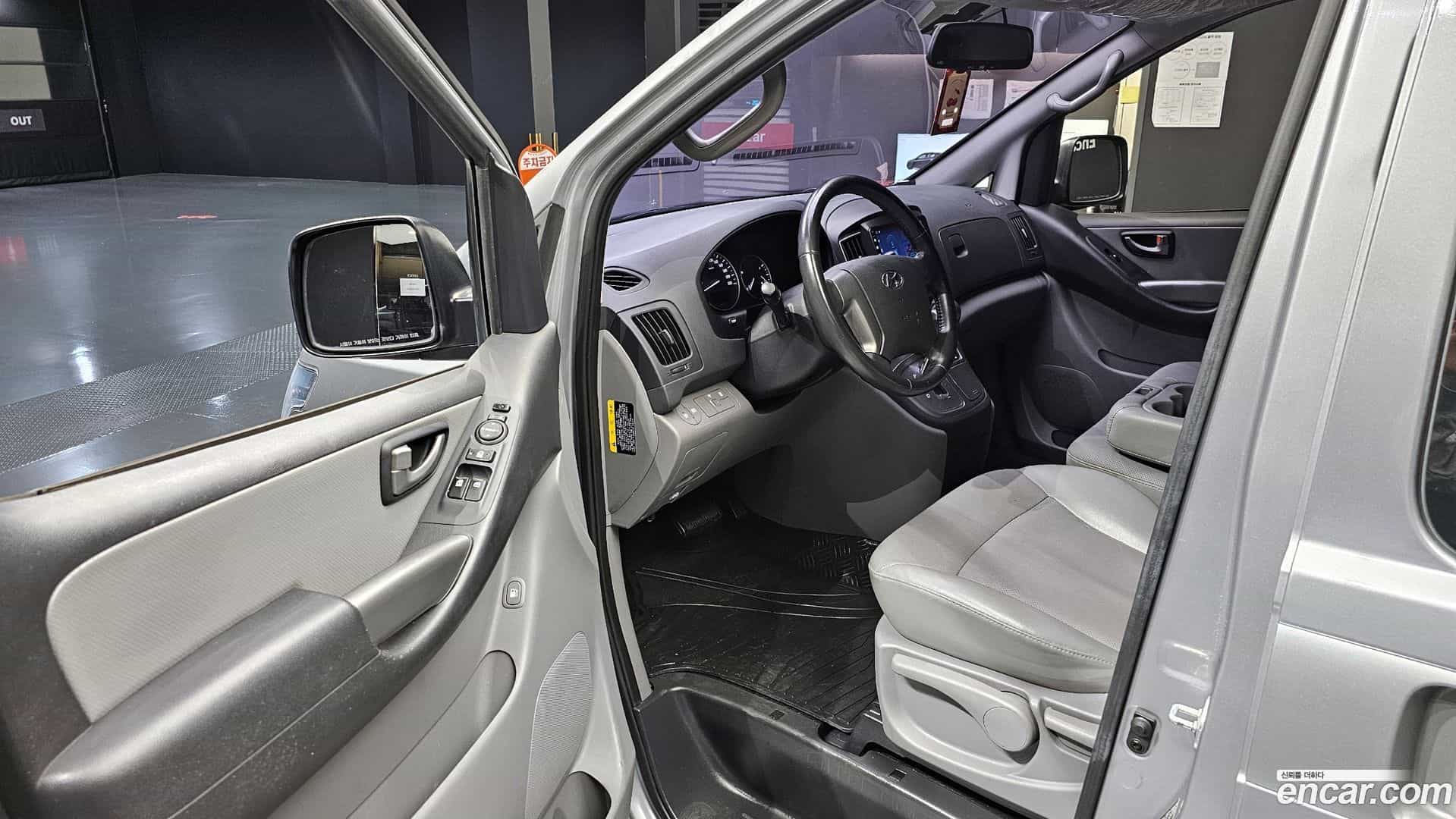 Starex Hyundai 2019.6-OPTION-015