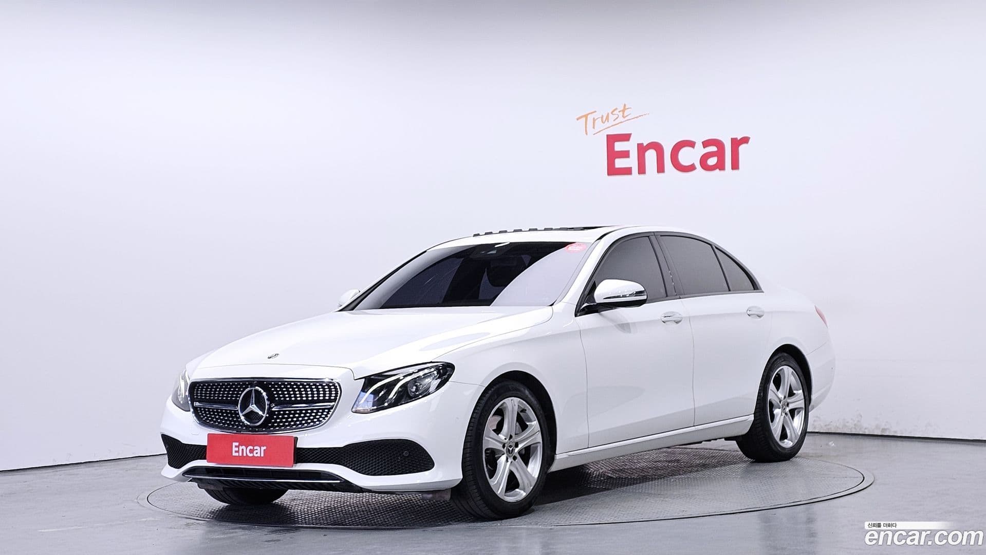 Main__Slider__Photo:E-Class Mercedes-Benz 2018.5-0