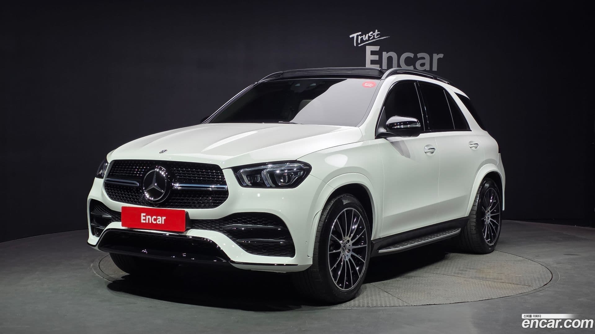 Main__Slider__Photo:GLE-Class Mercedes-Benz 2022.4-0