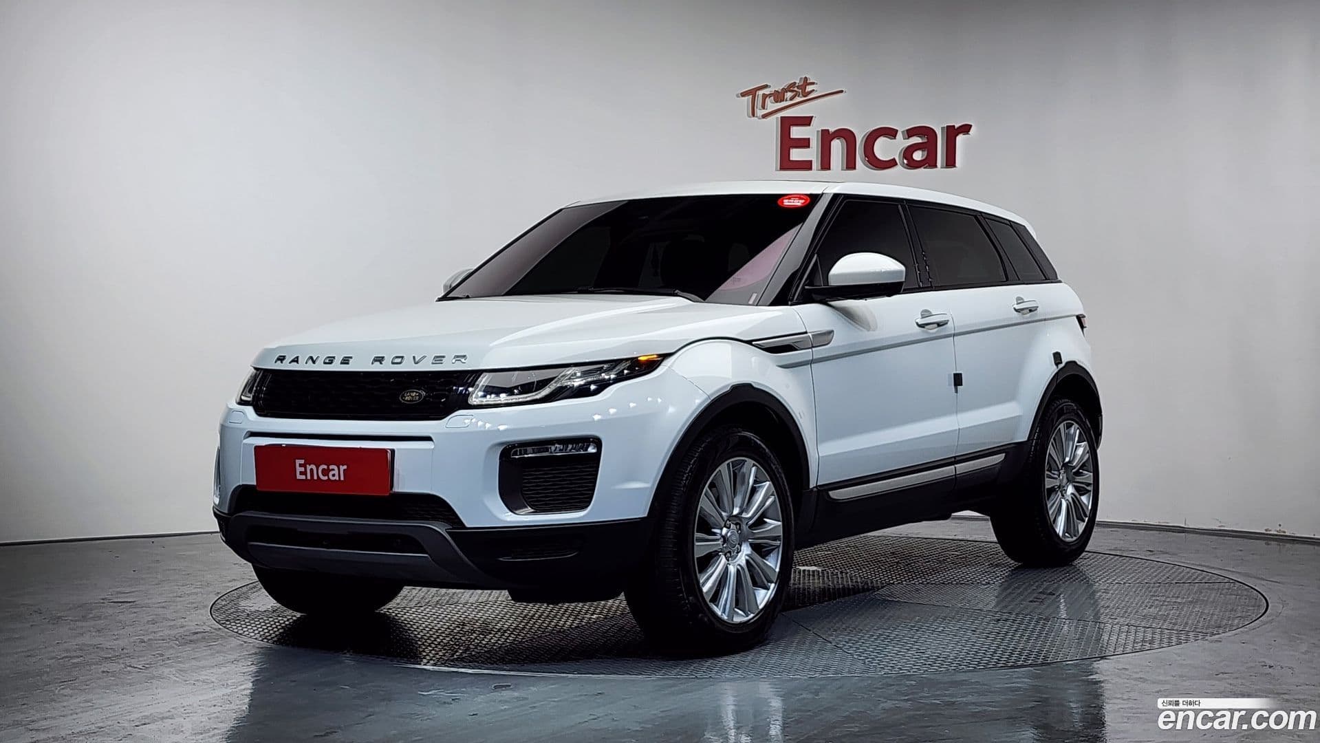 Main__Slider__Photo:Range Rover Evoque Land Rover 2017.2-0