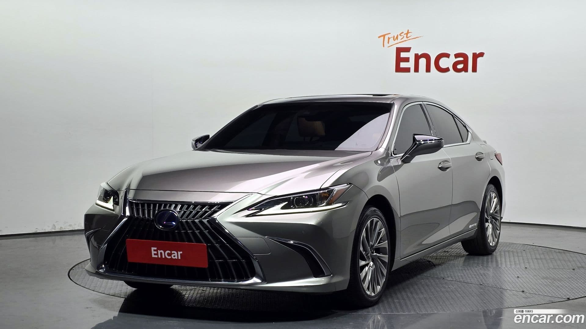Main__Slider__Photo:ES Lexus 2021.8-0