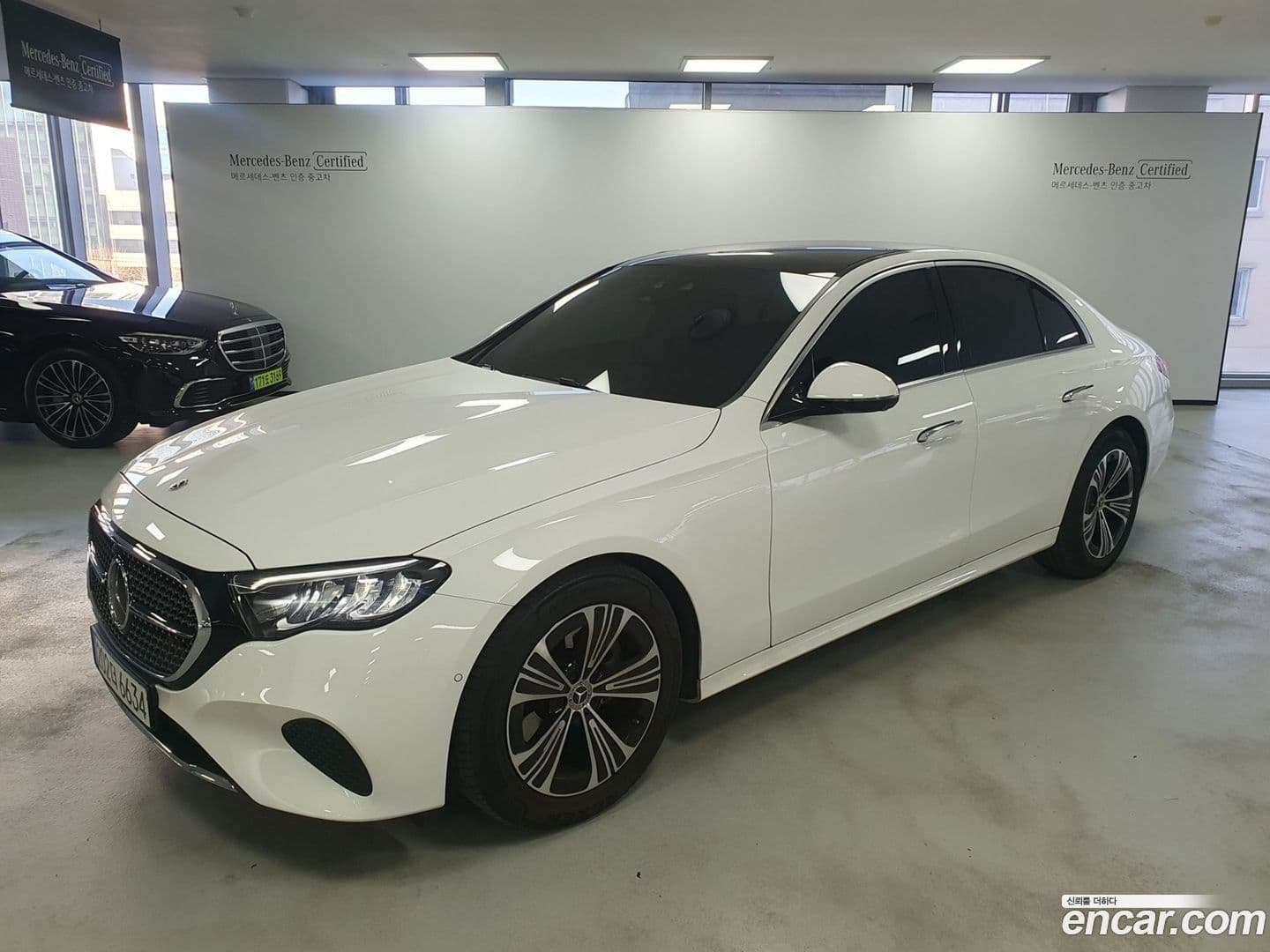 Main__Slider__Photo:E-Class Mercedes-Benz 2024.5-0