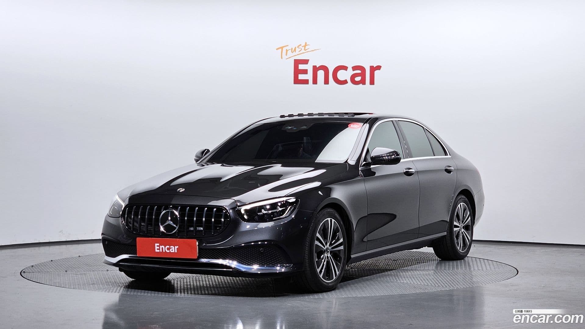 Main__Slider__Photo:E-Class Mercedes-Benz 2021.4-0