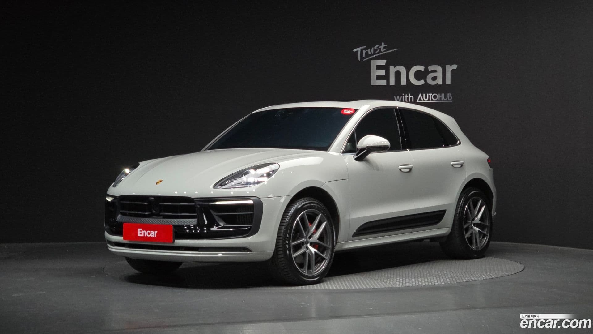 Main__Slider__Photo:Macan Porsche 2023.7-0