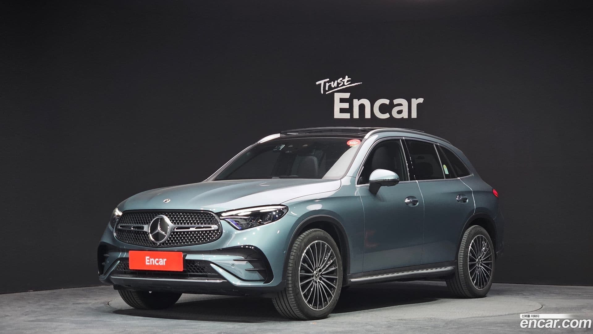 Main__Slider__Photo:GLC-Class Mercedes-Benz 2025.8-0