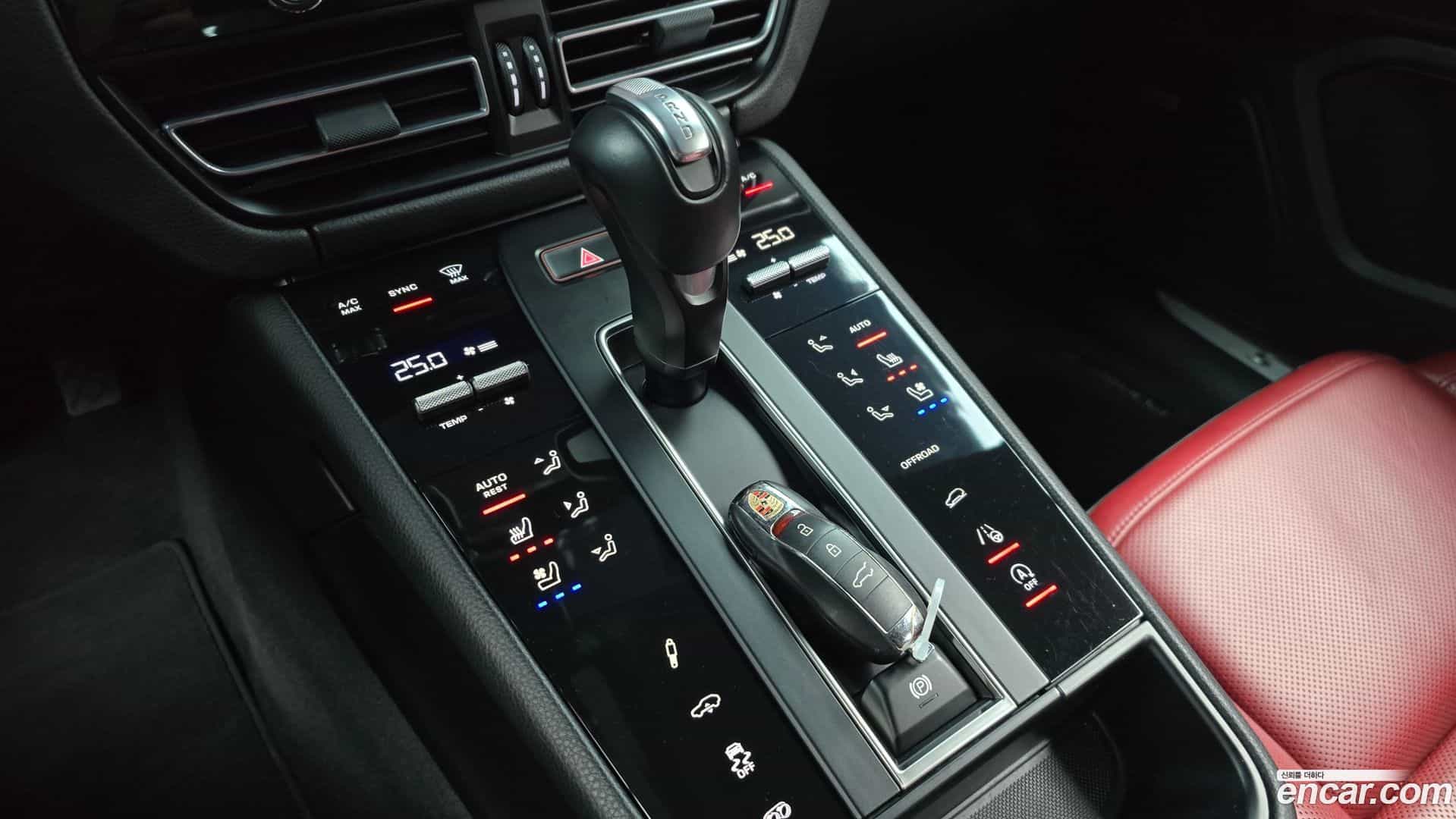 Macan Porsche 2023.7-INNER-009