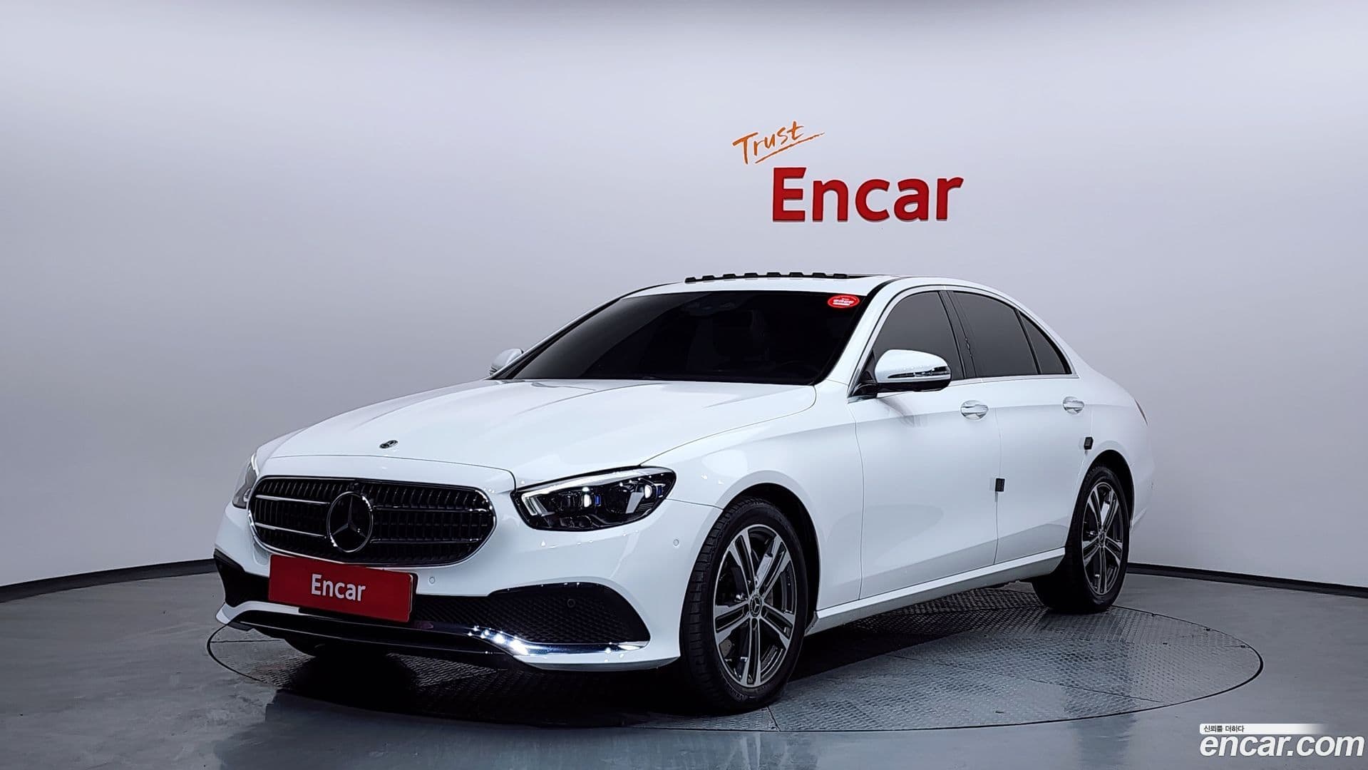 Main__Slider__Photo:E-Class Mercedes-Benz 2021.0-0