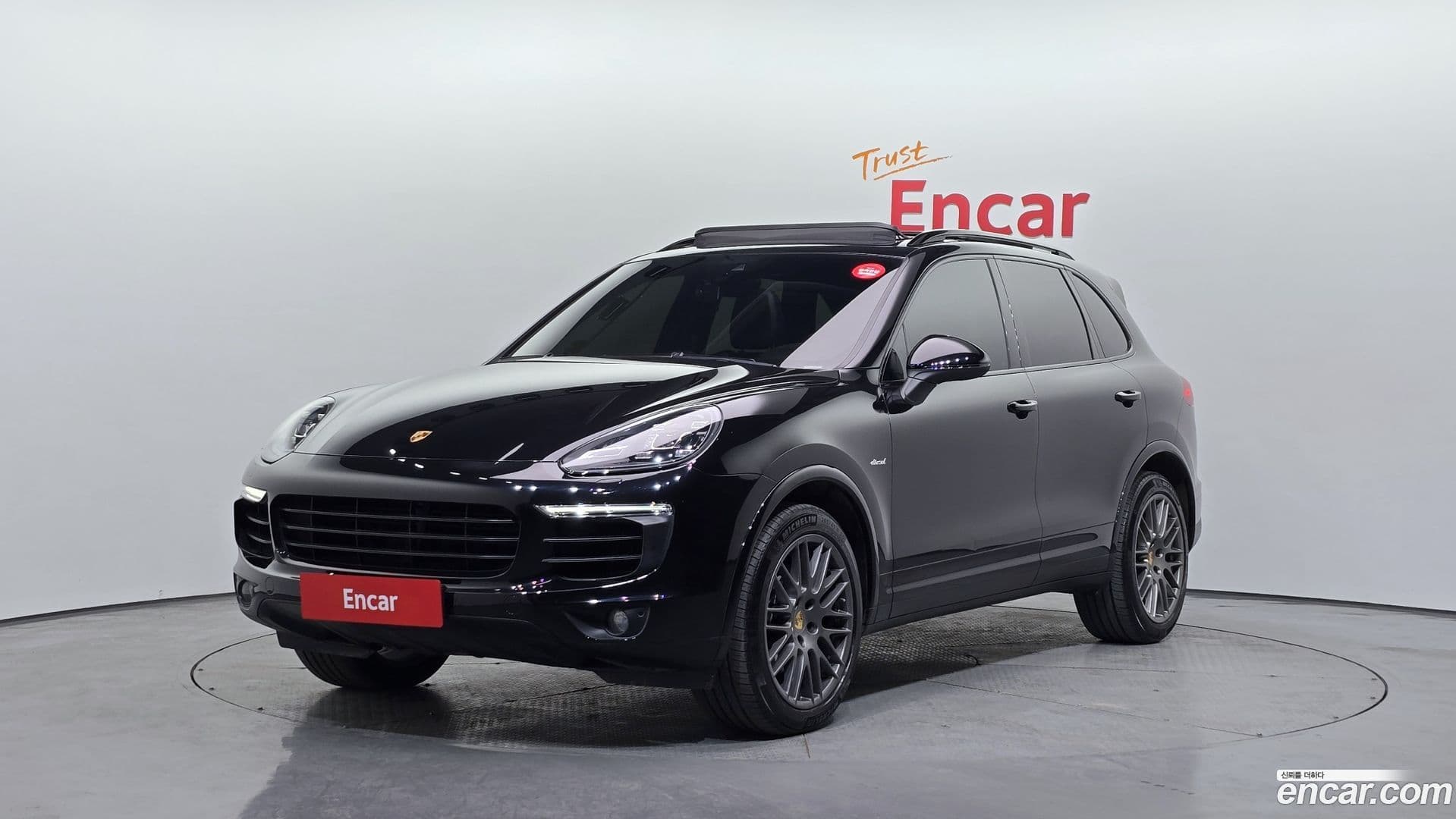 Main__Slider__Photo:Cayenne Porsche 2017.3-0