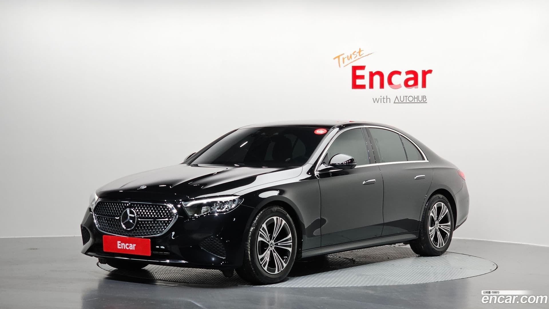 Main__Slider__Photo:E-Class Mercedes-Benz 2025.2-0