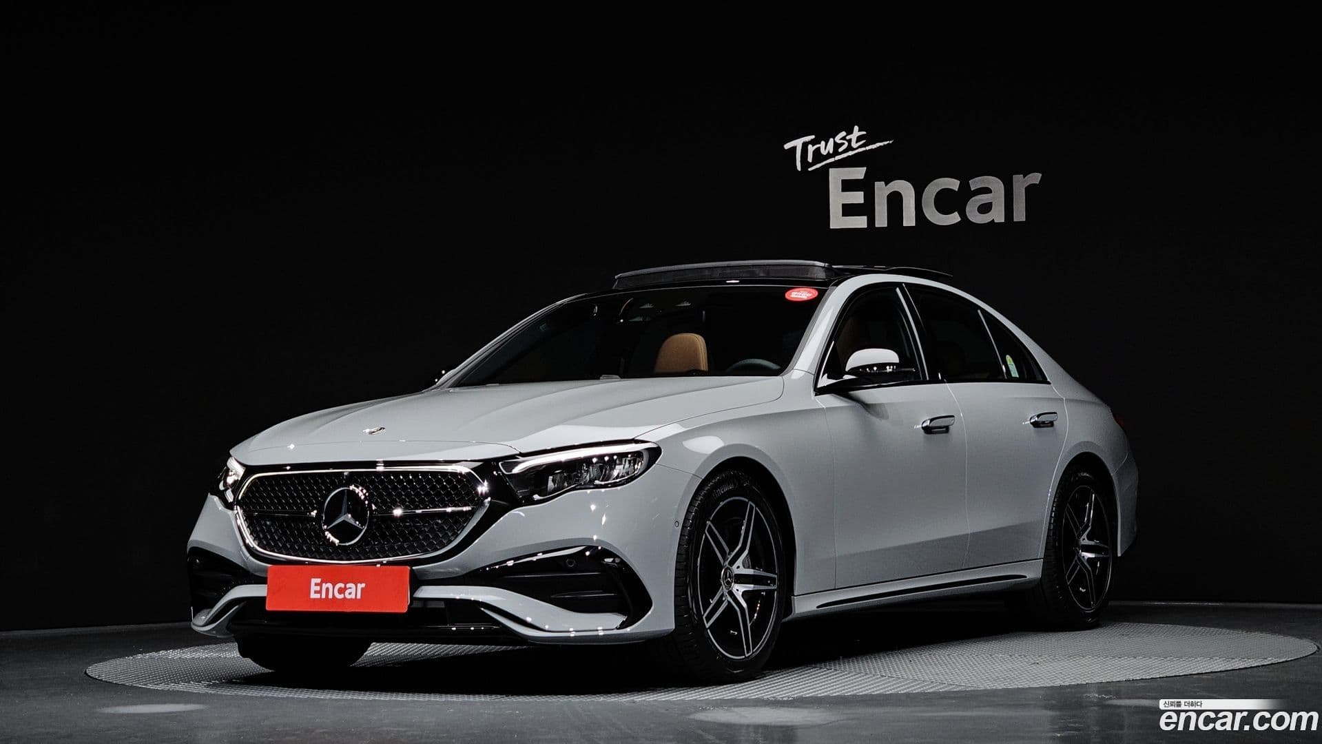 Main__Slider__Photo:E-Class Mercedes-Benz 2026.0-0