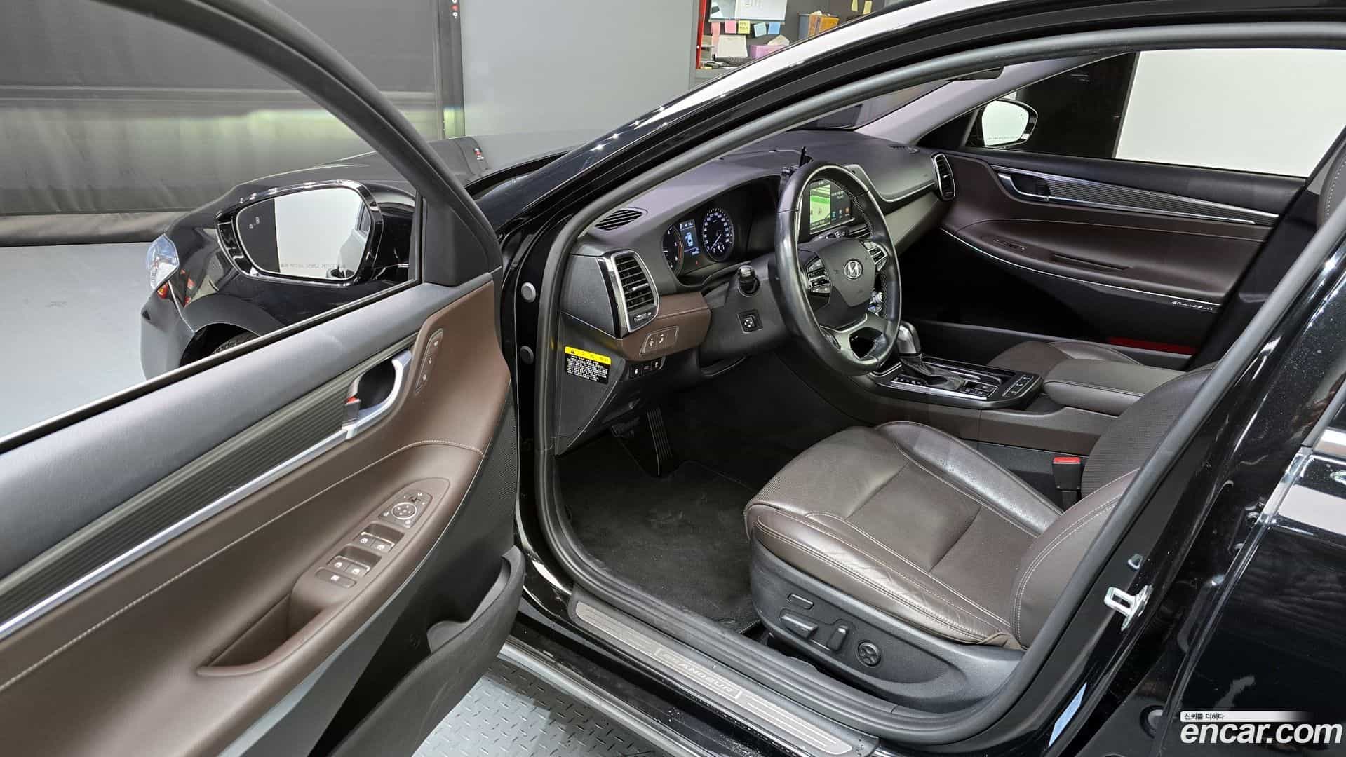 Grandeur Hyundai 2017.2-INNER-010