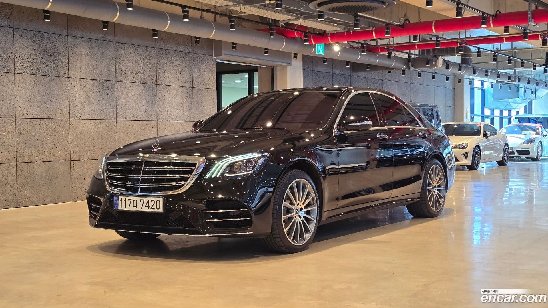 Main__Slider__Photo:S-Class Mercedes-Benz 2017.8-0