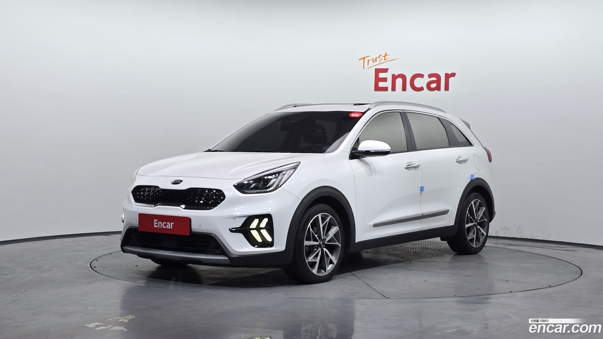 Main__Slider__Photo:Niro Kia 2019.10-0