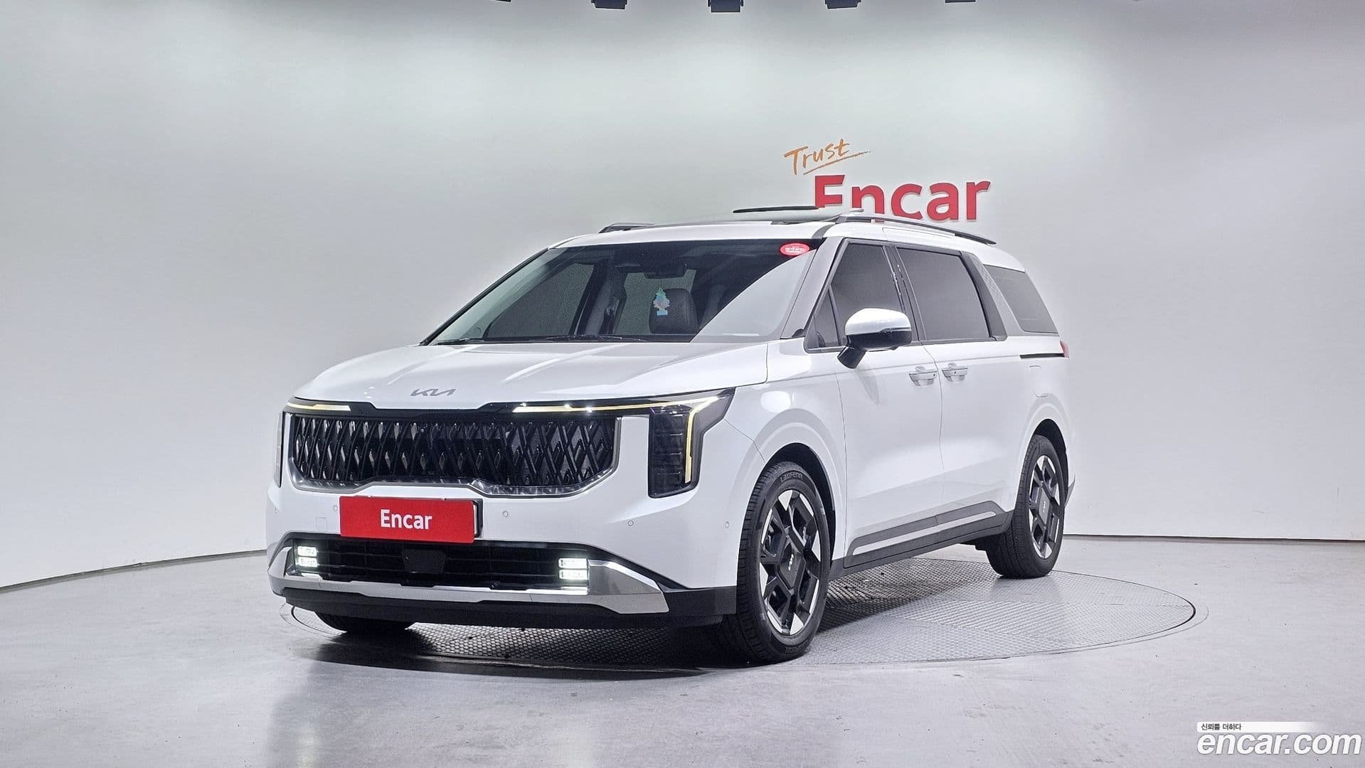 Main__Slider__Photo:Canival Kia 2024.1-0