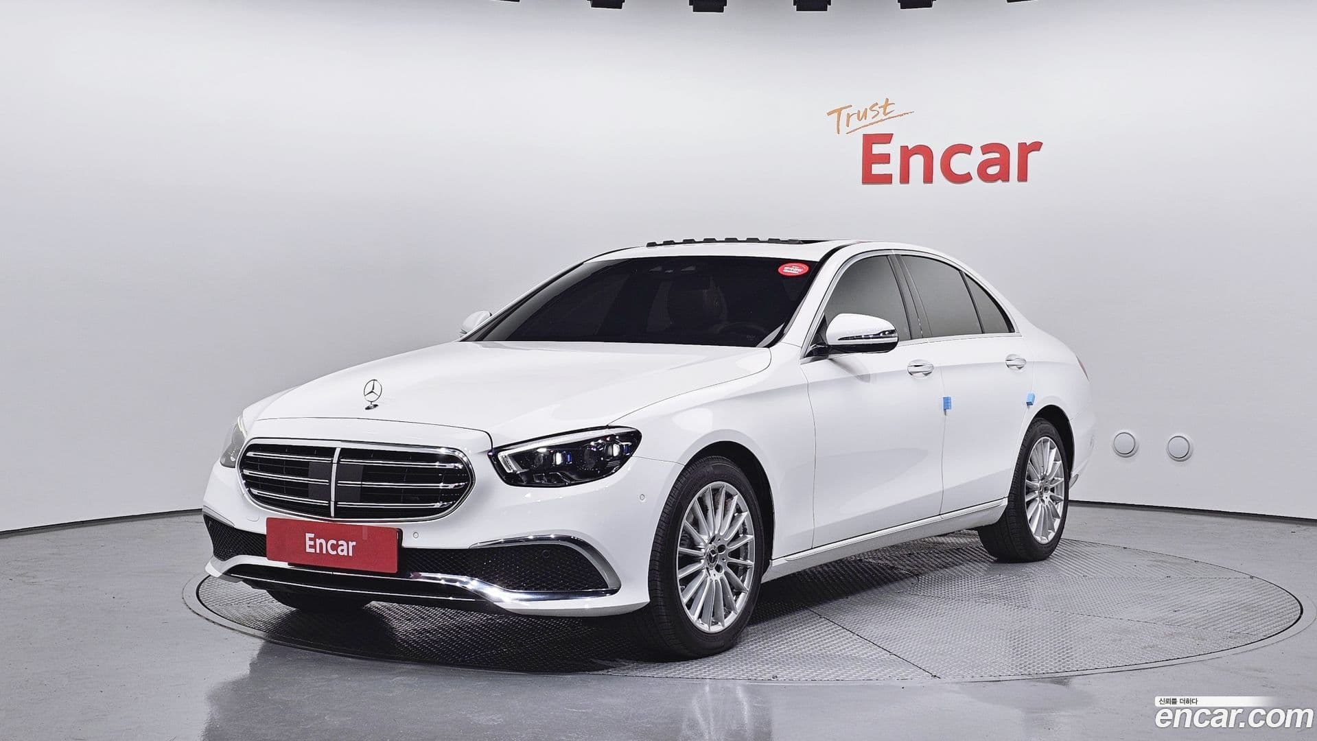 Main__Slider__Photo:E-Class Mercedes-Benz 2020.10-0