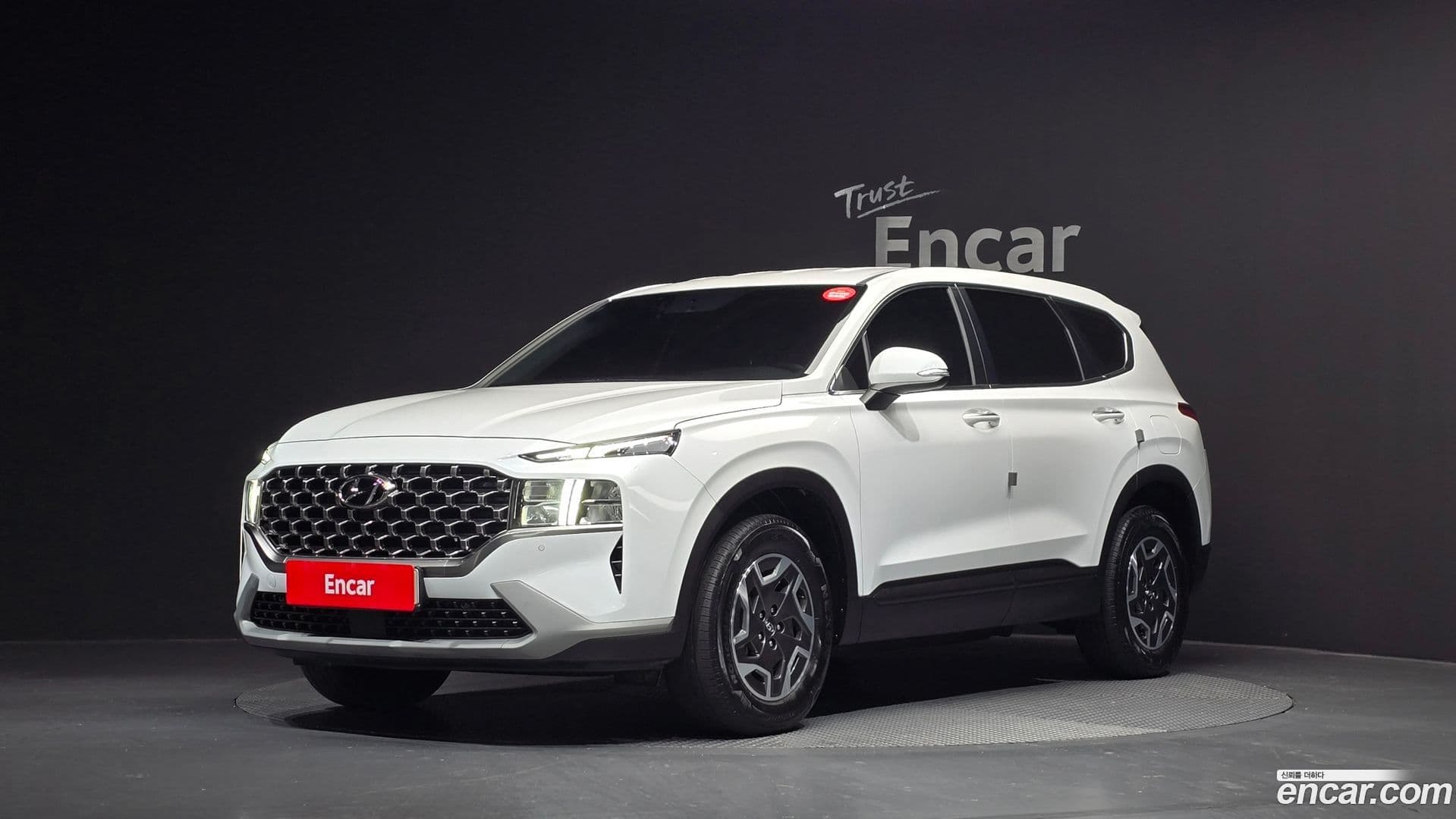 Main__Slider__Photo:Santafe Hyundai 2022.8-0