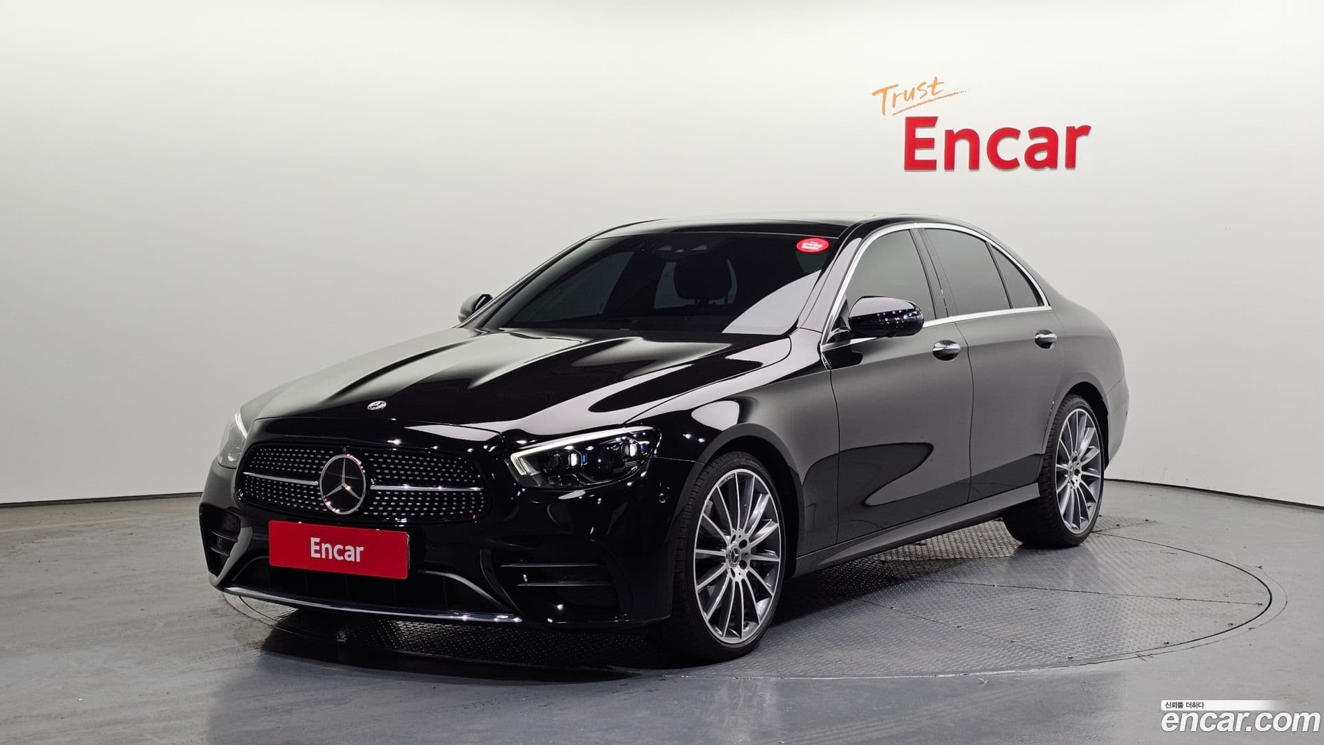 Main__Slider__Photo:E-Class Mercedes-Benz 2021.11-0
