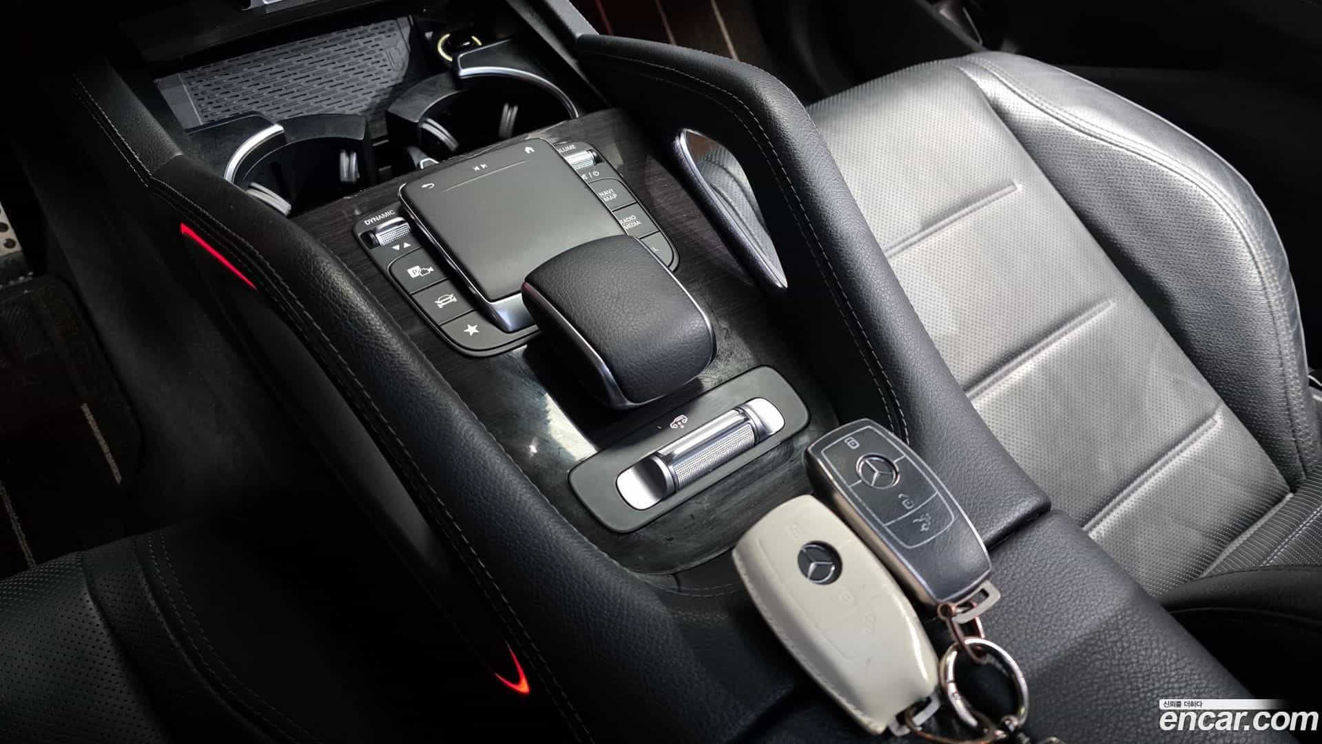 GLE-Class Mercedes-Benz 2020.11-INNER-009
