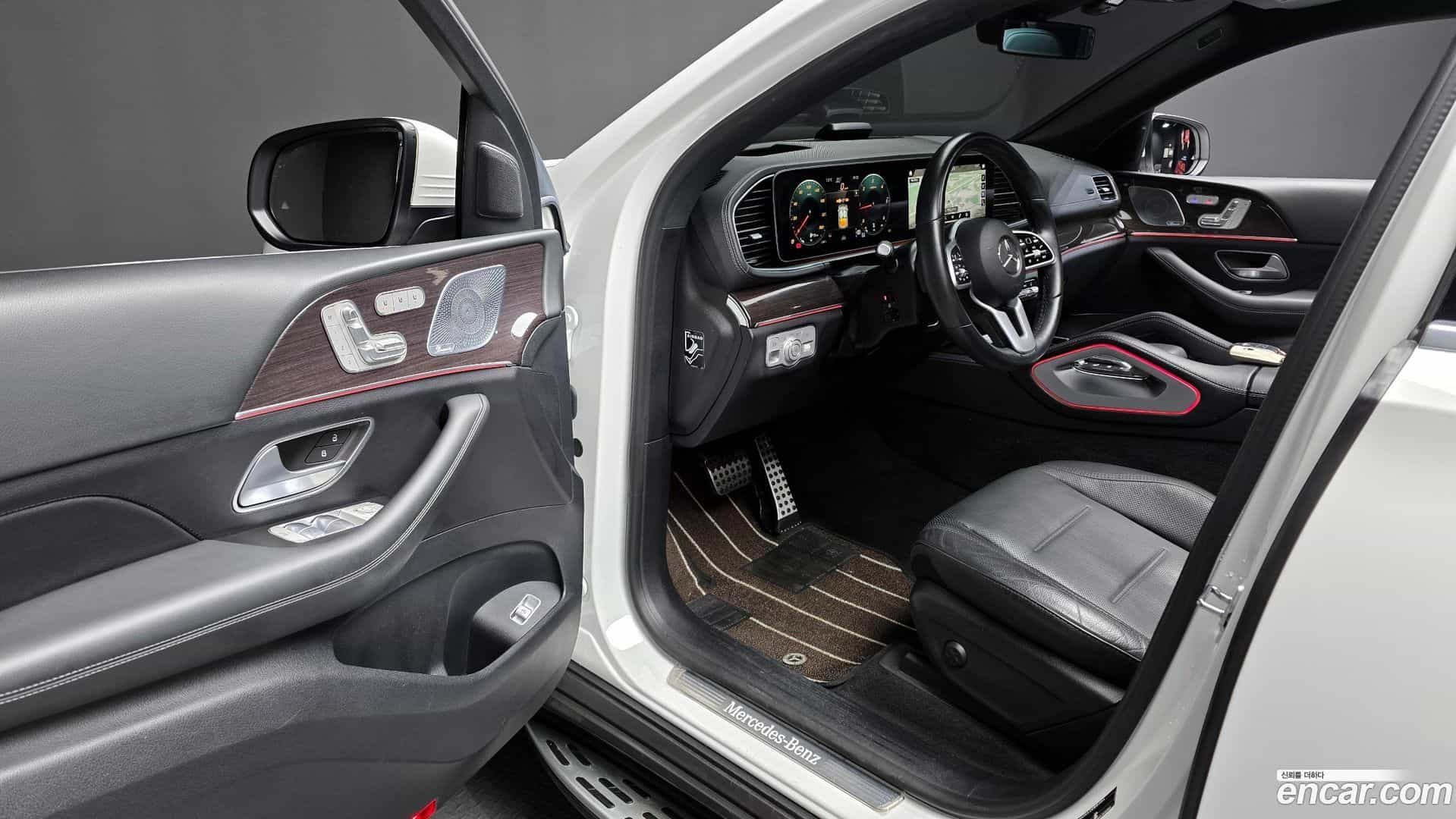 GLE-Class Mercedes-Benz 2020.11-INNER-010