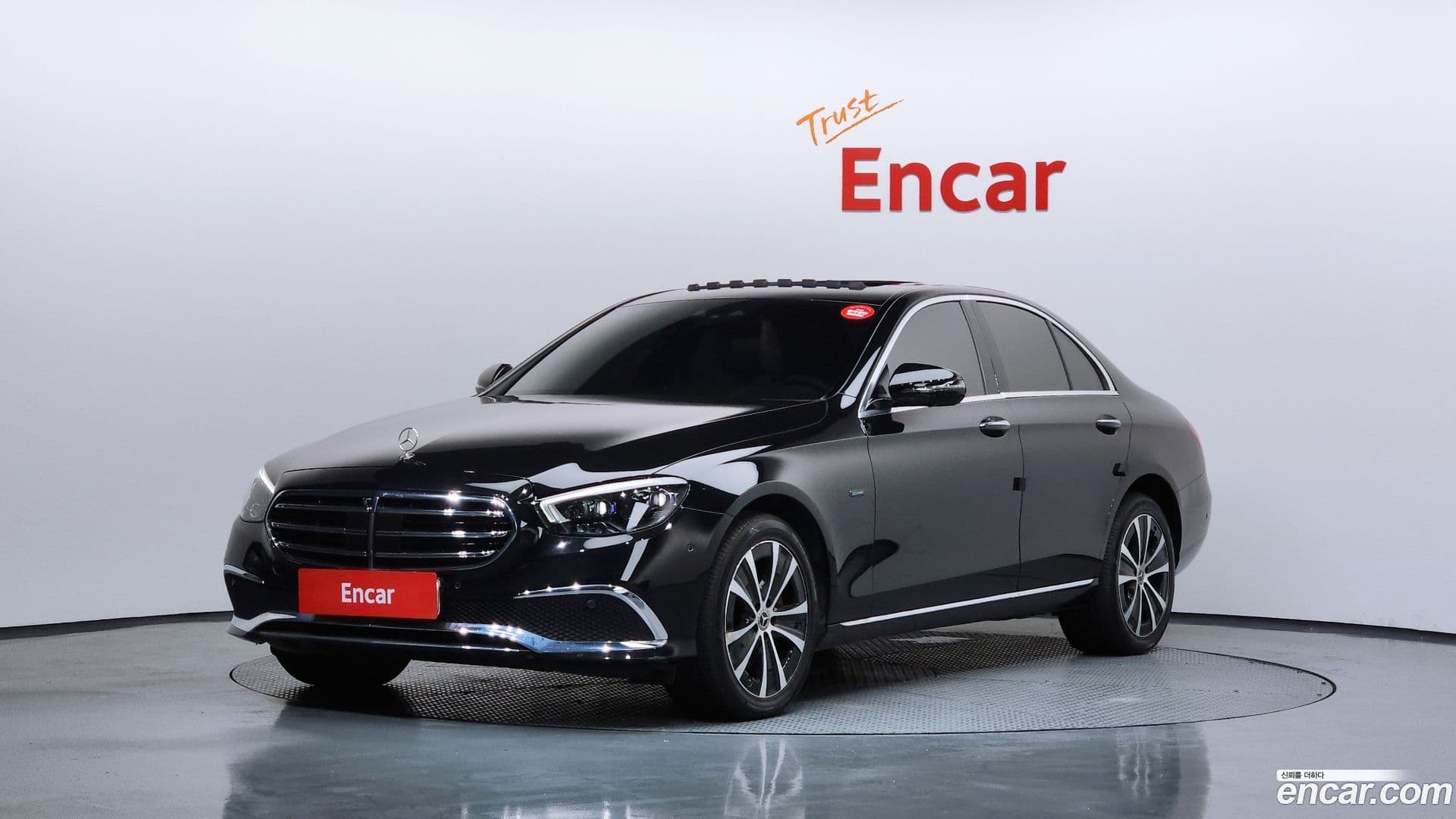 Main__Slider__Photo:E-Class Mercedes-Benz 2021.4-0