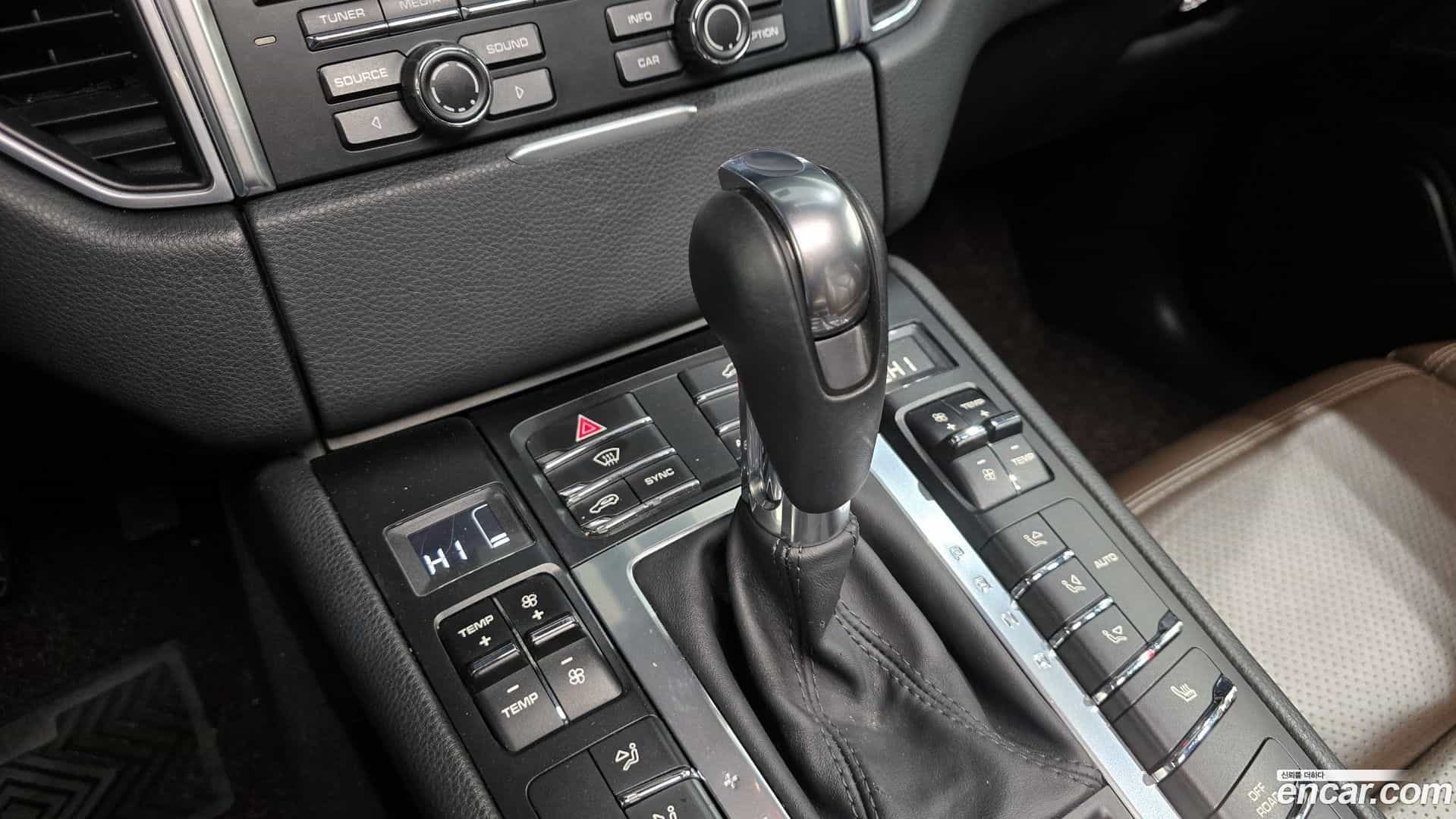 Macan Porsche 2015.4-INNER-009