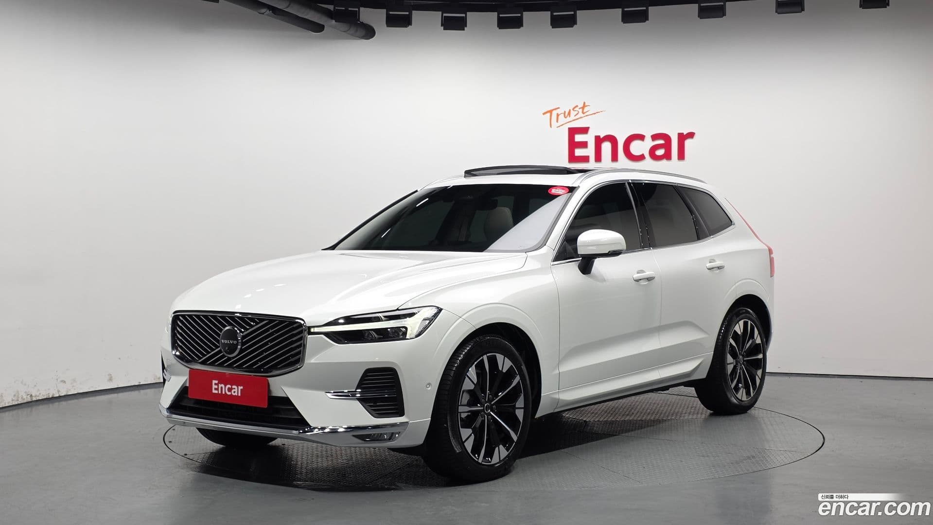 Main__Slider__Photo:XC60 Volvo 2025.8-0