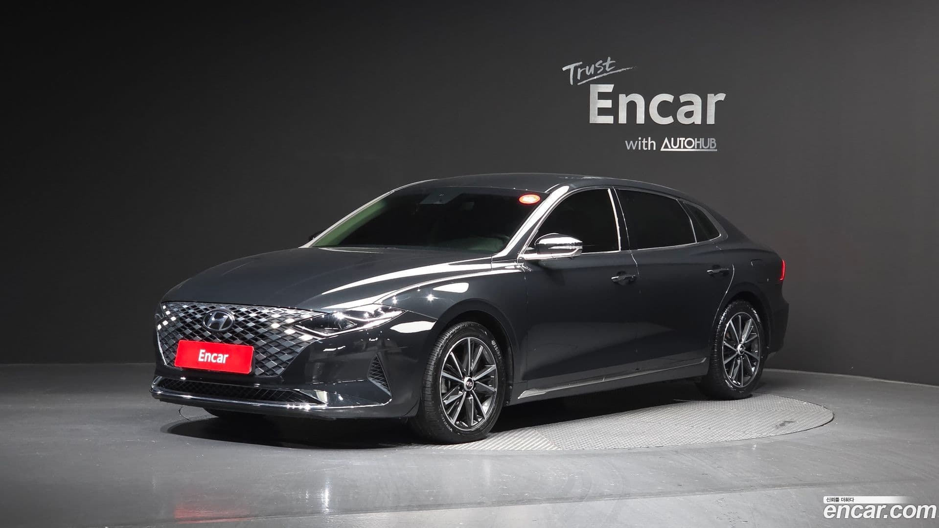 Main__Slider__Photo:Grandeur Hyundai 2021.10-0