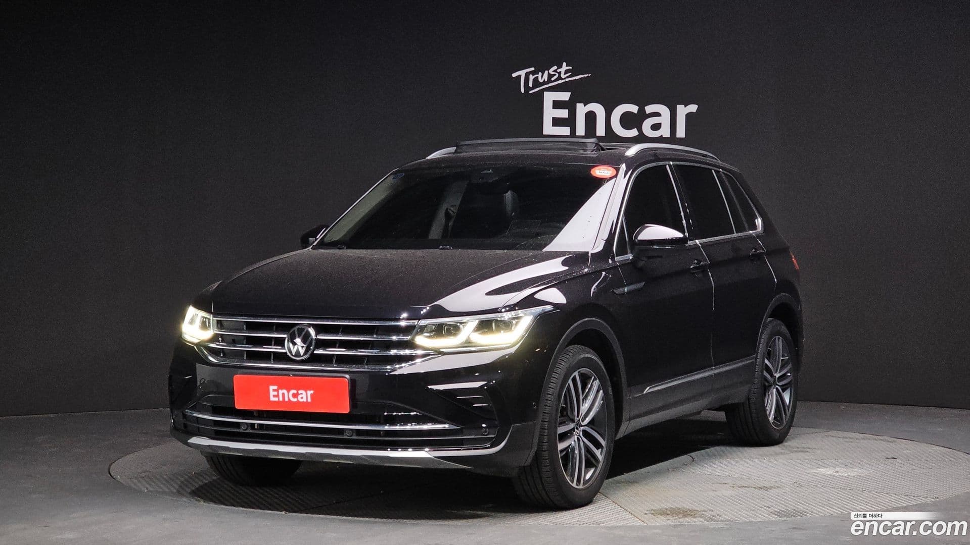 Main__Slider__Photo:Tiguan Volkswagen 2022.10-0